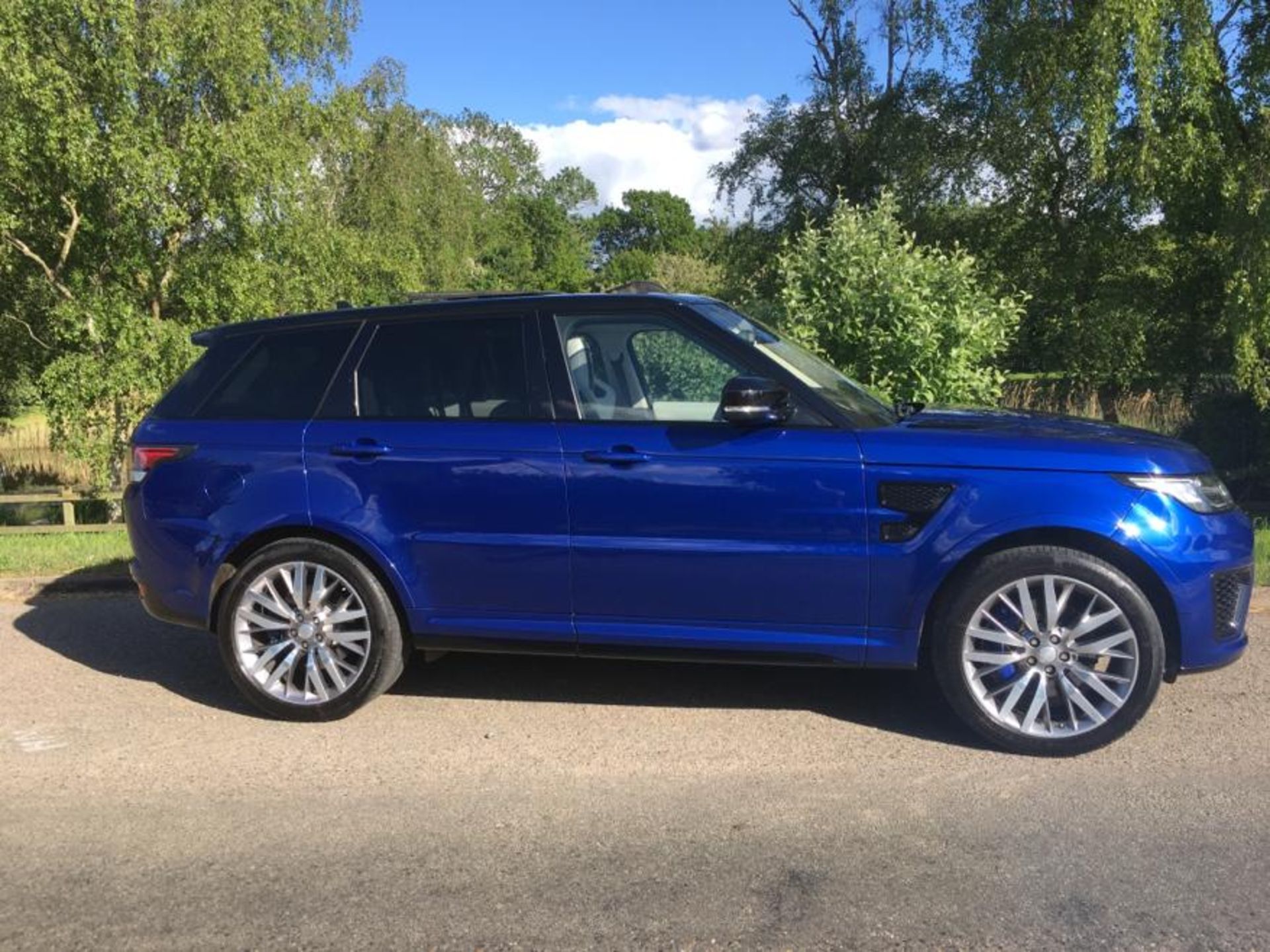 2015 RANGE ROVER SPORT SVR AUTO **ONE OWNER FROM NEW**10% BUYERS PREMIUM** - Image 8 of 32