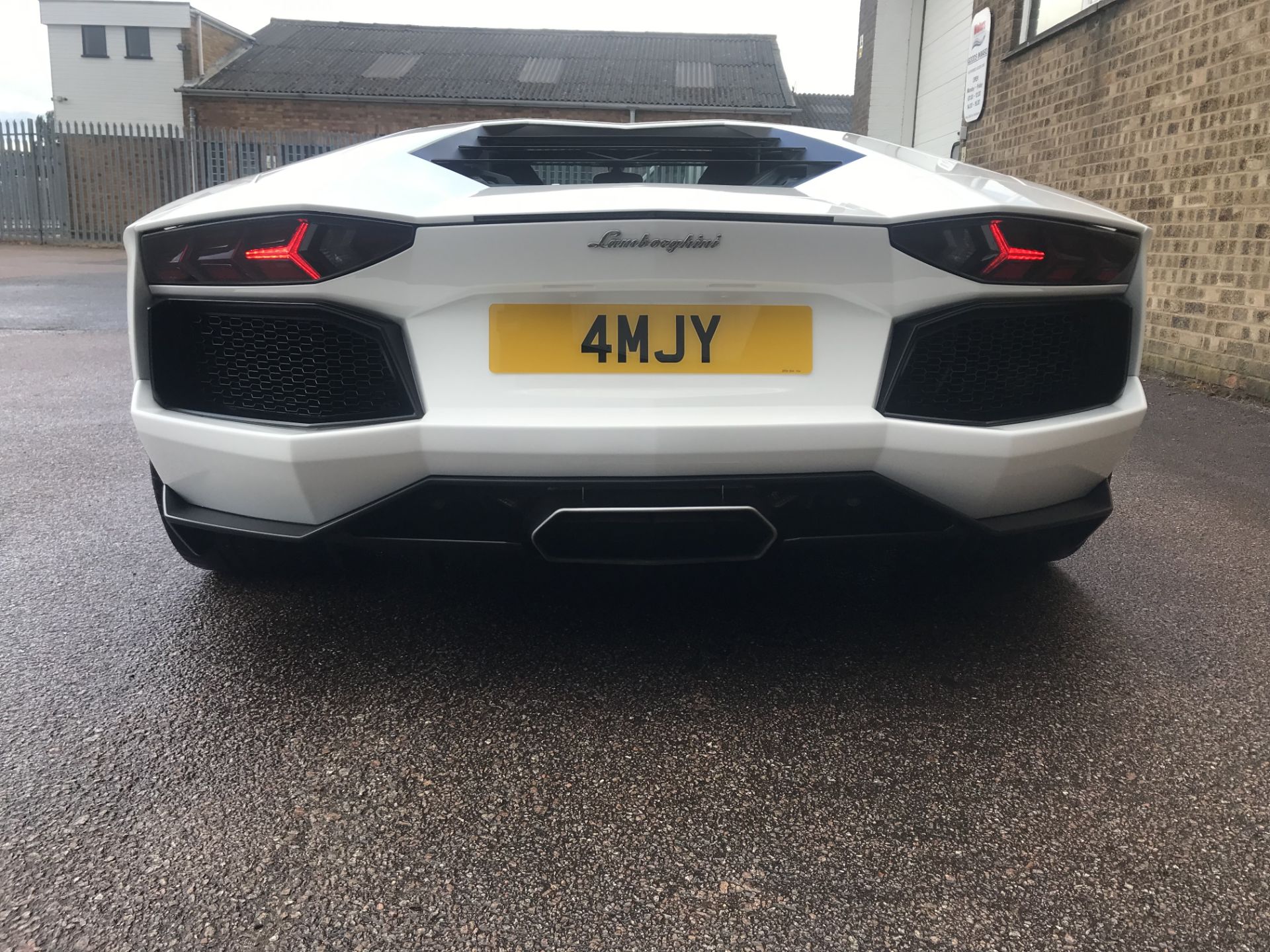 2014 LAMBORGHINI AVENTADOR **ONE FORMER KEEPER FROM NEW** - Image 6 of 36