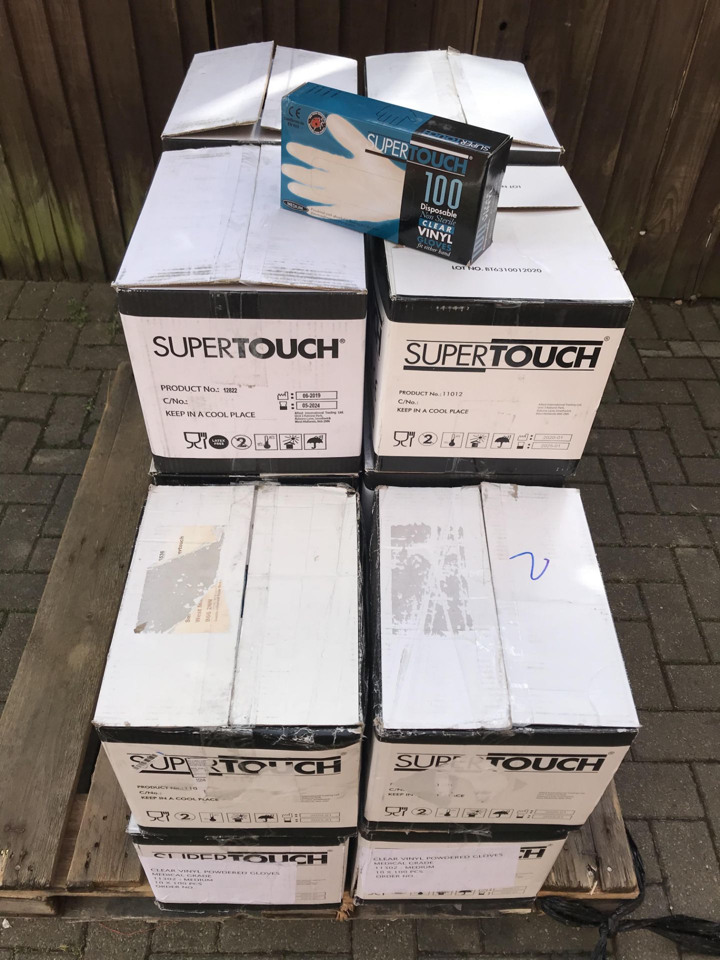 16,000 SUPERTOUCH POWDER FREE VINYL MEDIUM GLOVES