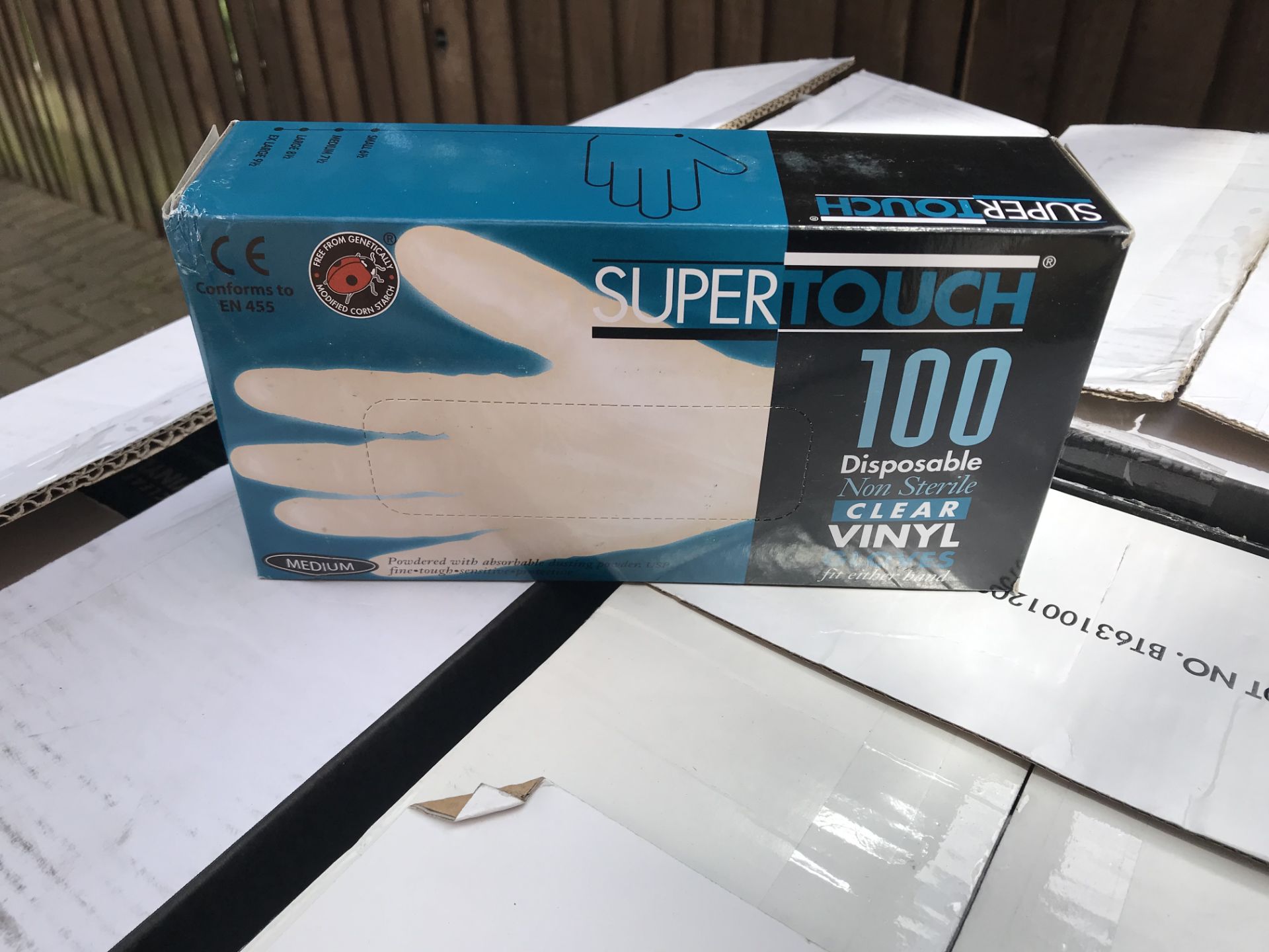 16,000 SUPERTOUCH POWDER FREE VINYL MEDIUM GLOVES - Image 5 of 7