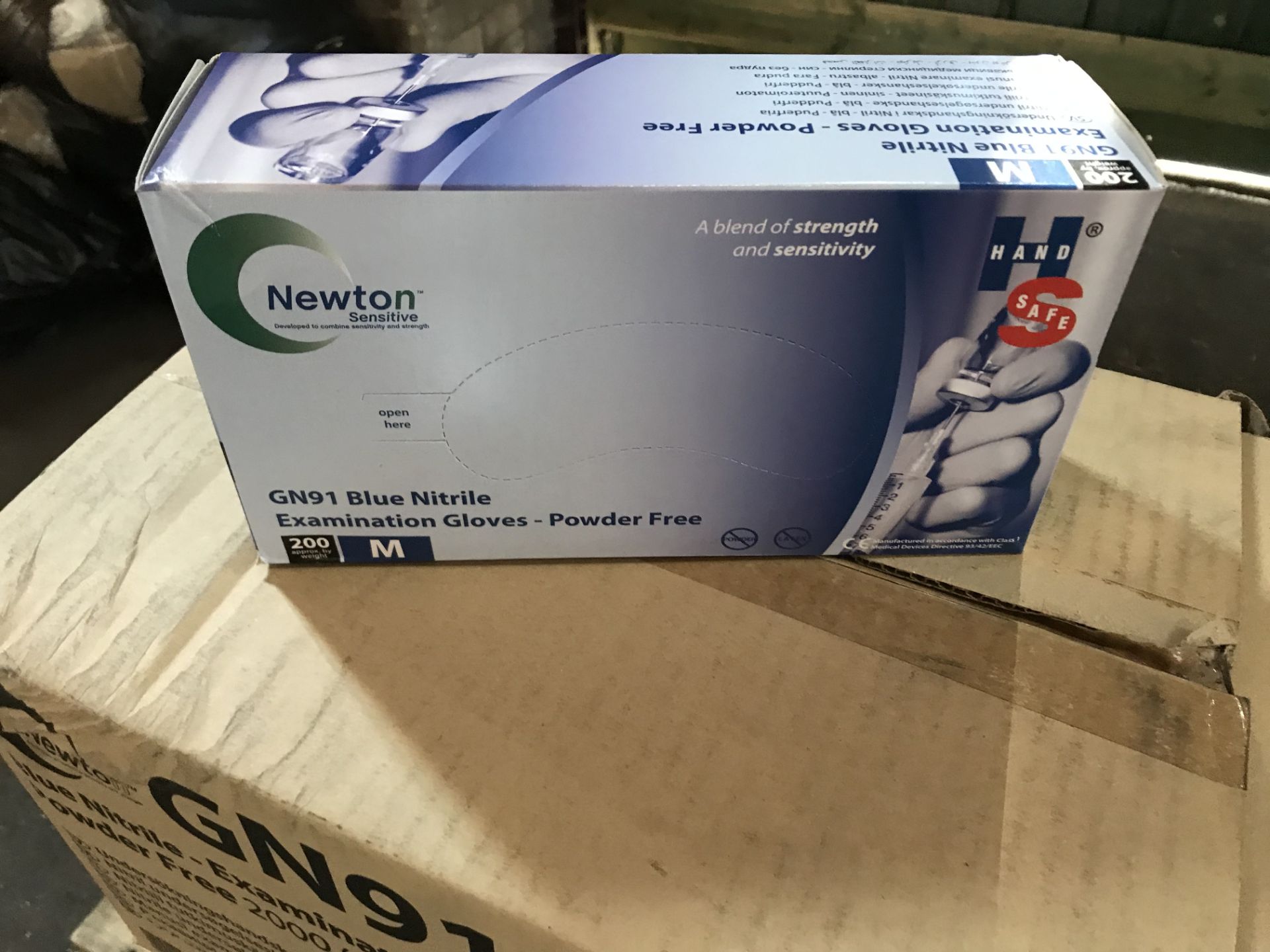 6,000 NEWTON BLUE NITRILE MEDIUM EXAMINATION GLOVES