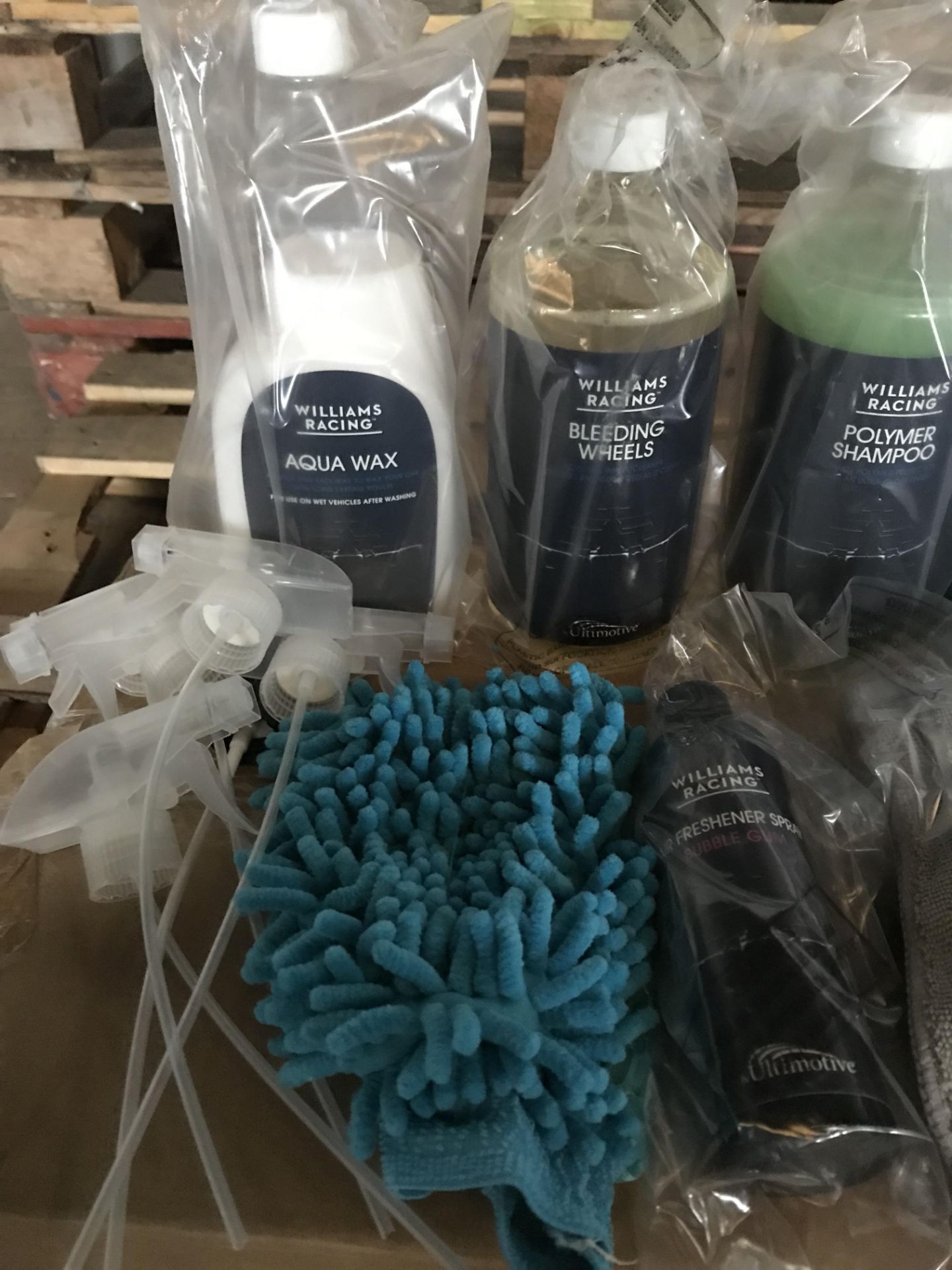 WILLIAMS RACING CLEANING KITS *AQUA WAX*BLEEDING WHEELS*POLYMER SHAMPOO*TYRESHINE*COCKPIT SHINE* - Image 4 of 4