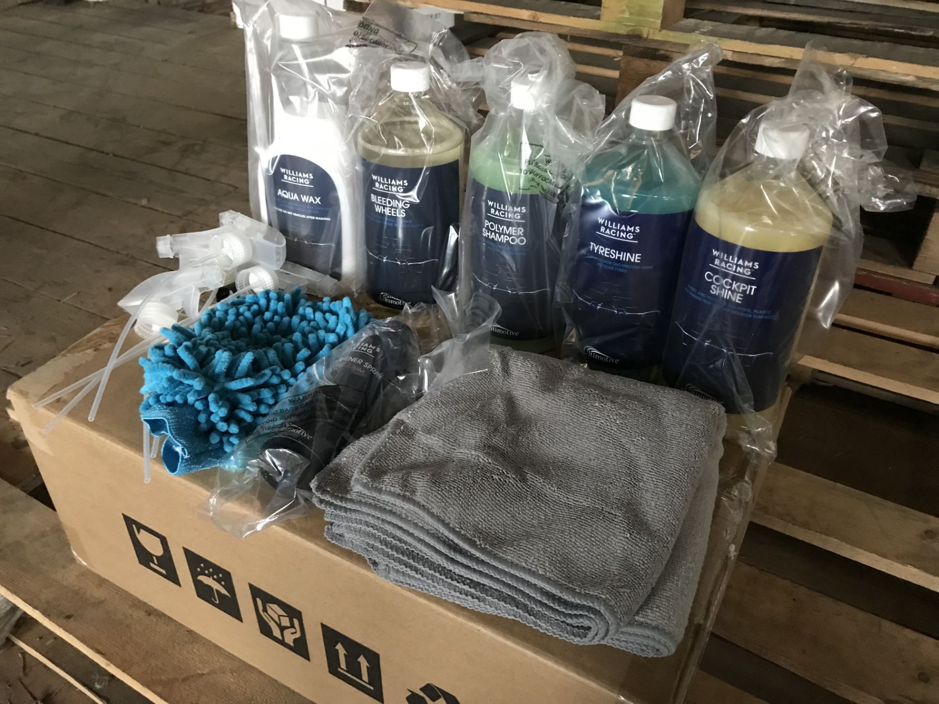 WILLIAMS RACING CLEANING KITS *AQUA WAX*BLEEDING WHEELS*POLYMER SHAMPOO*TYRESHINE*COCKPIT SHINE* - Image 2 of 4