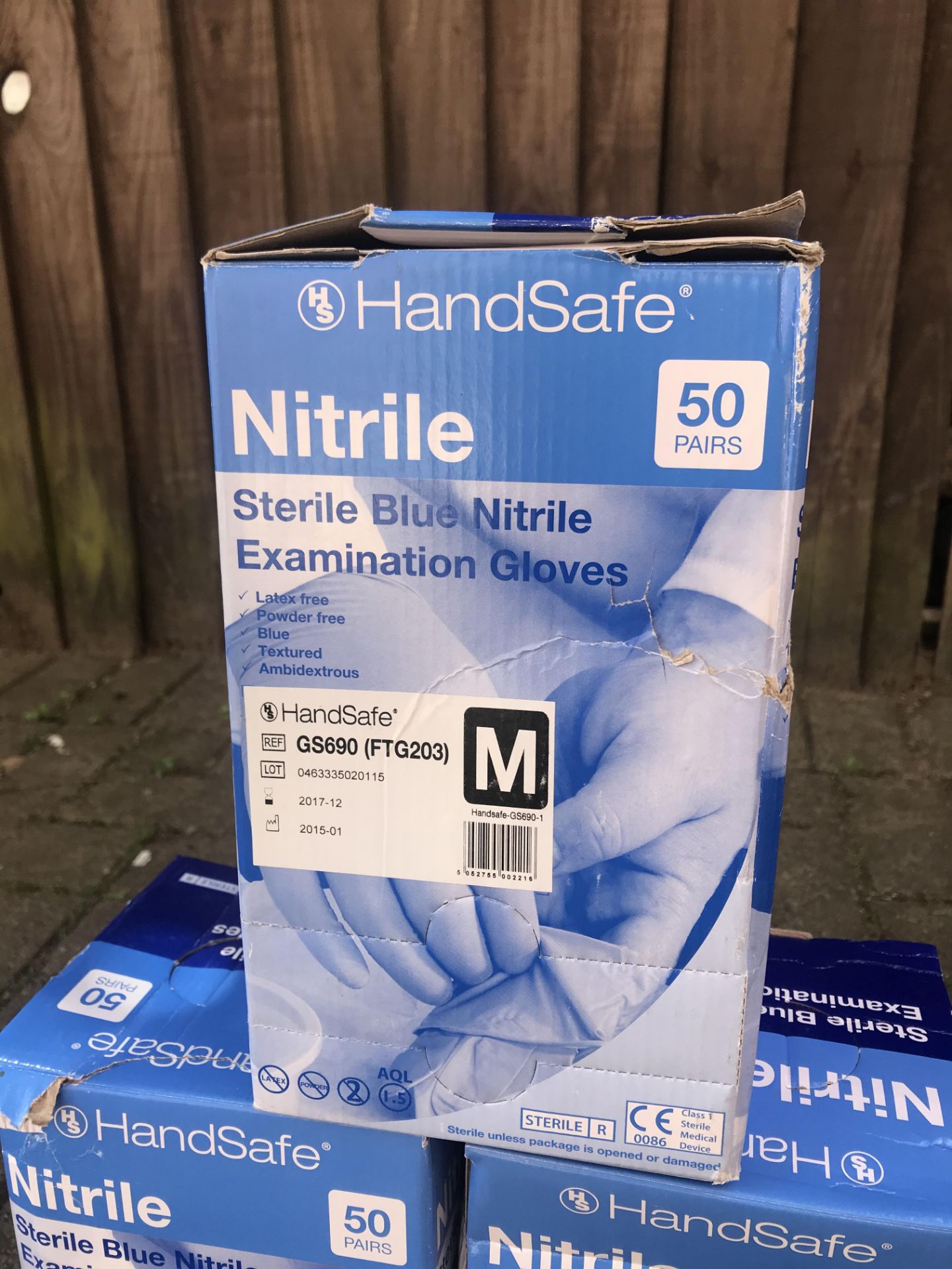 300 HANDSAFE NITRILE STERILE BLUE EXAMINATION GLOVES QTY: 3 CASES EACH CASE HAS 100 GLOVES PER BOX - Image 3 of 4