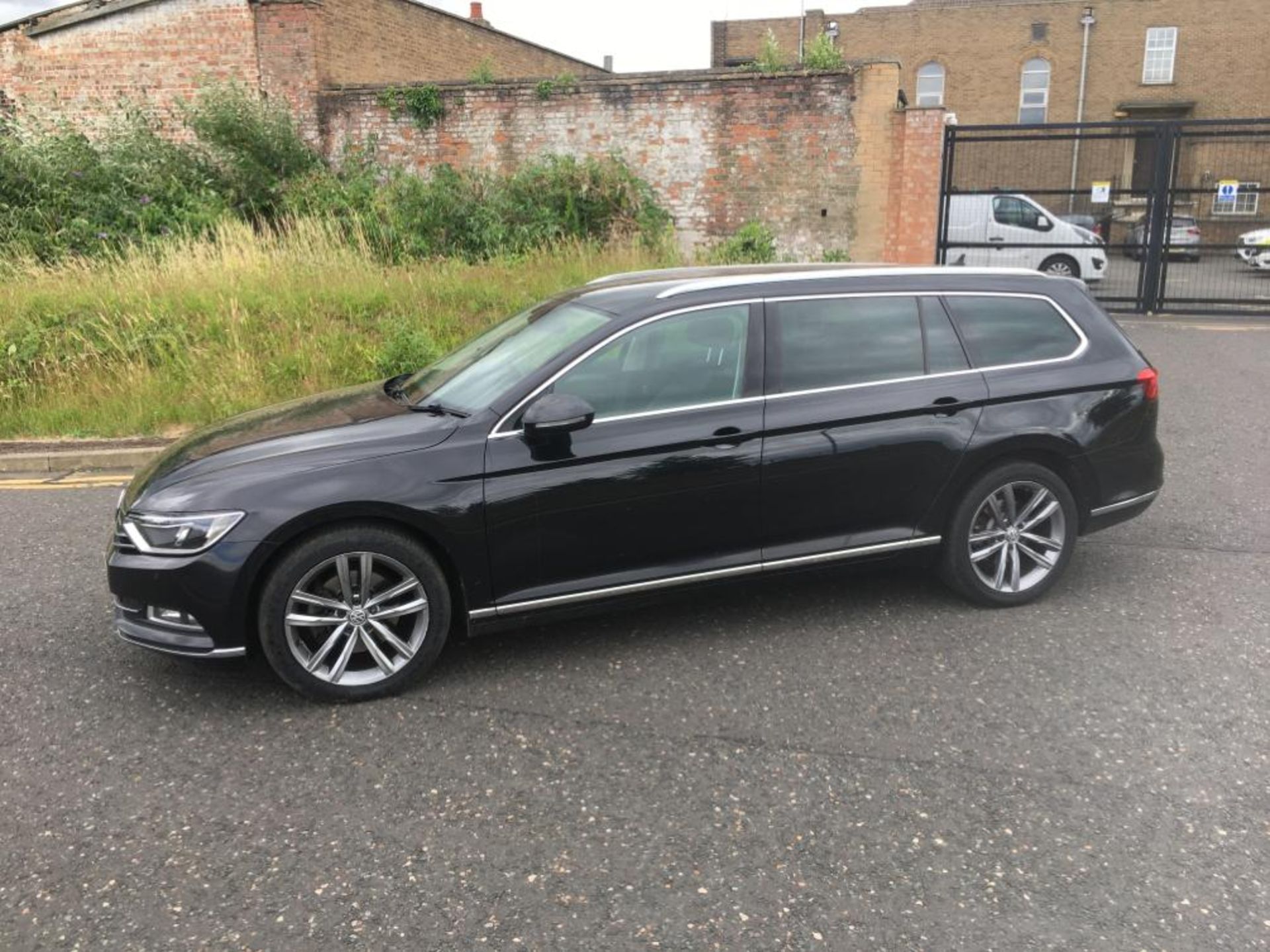 2015 VOLKSWAGEN PASSAT GT TDI ESTATE AUTO DSG - Image 9 of 30