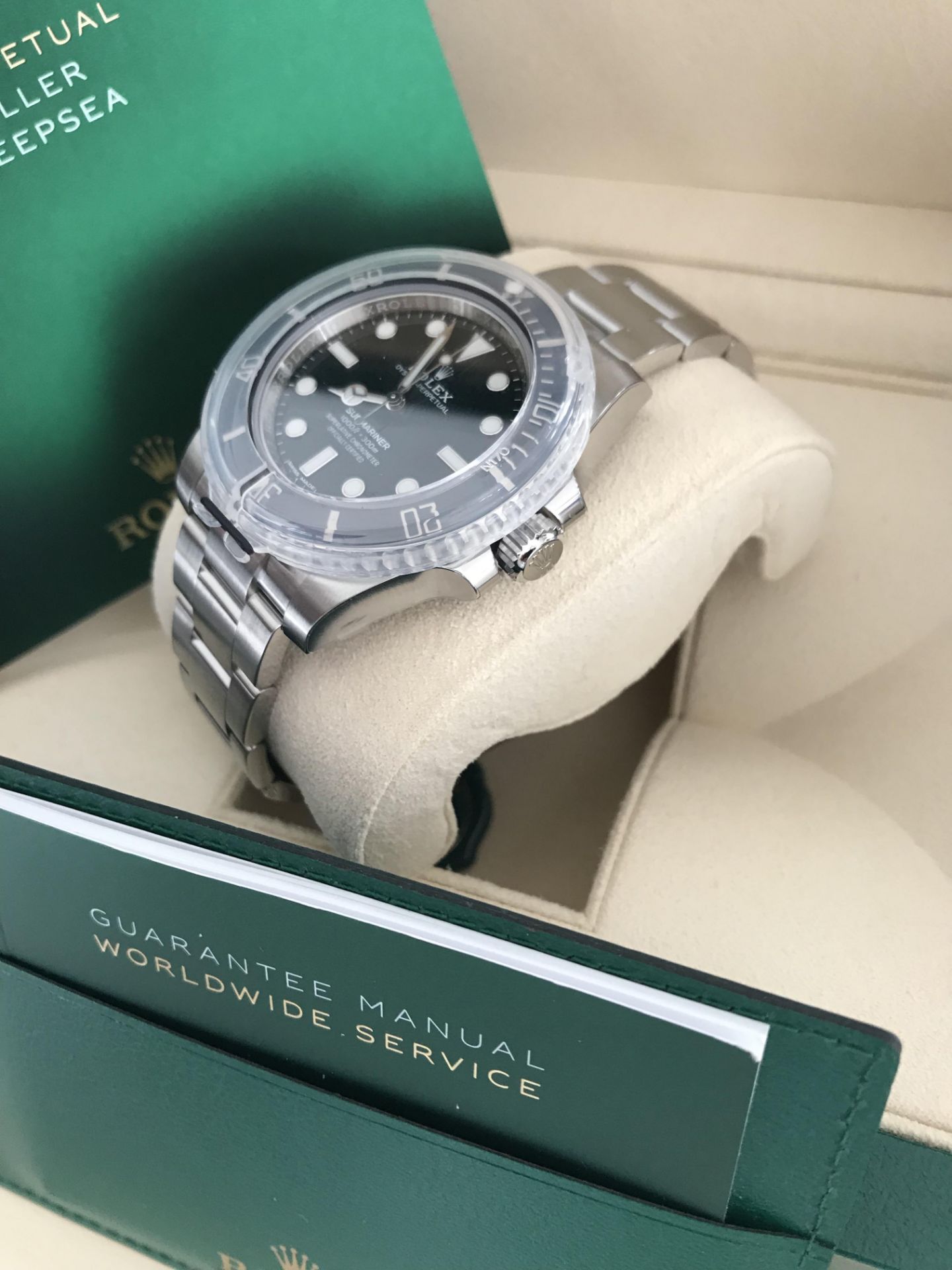2020 ROLEX SUBMARINER OYSTER STEEL 40 MM WATCH 114060 - Image 6 of 10