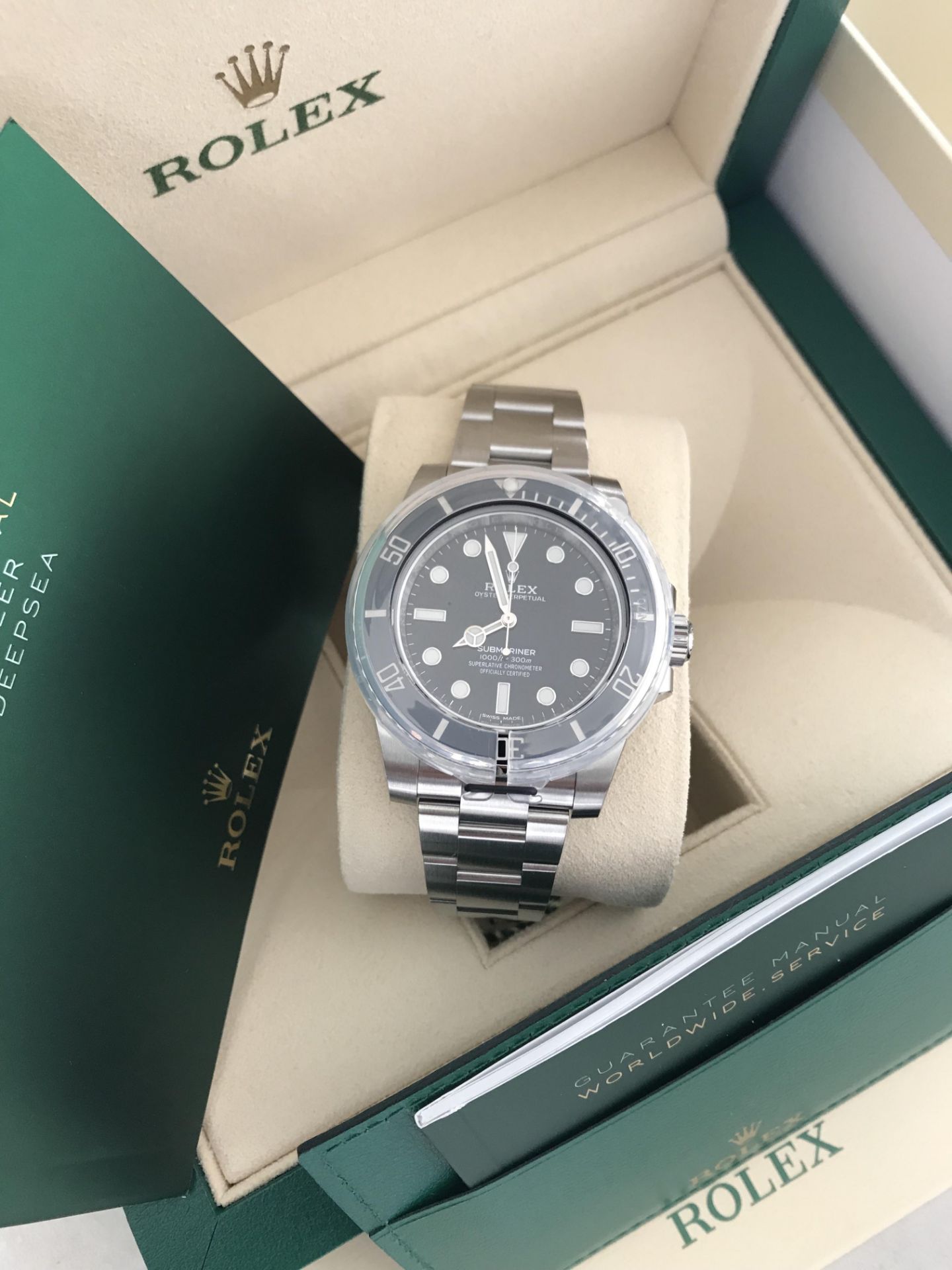 2020 ROLEX SUBMARINER OYSTER STEEL 40 MM WATCH 114060 - Image 5 of 10