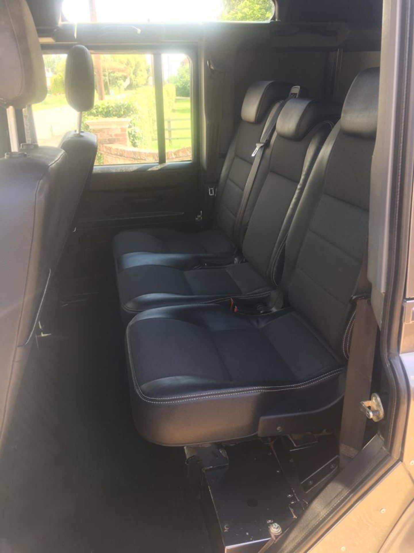 2015 LAND ROVER DEFENDER 110 XS **ONE OWNER FROM NEW** - Image 15 of 23