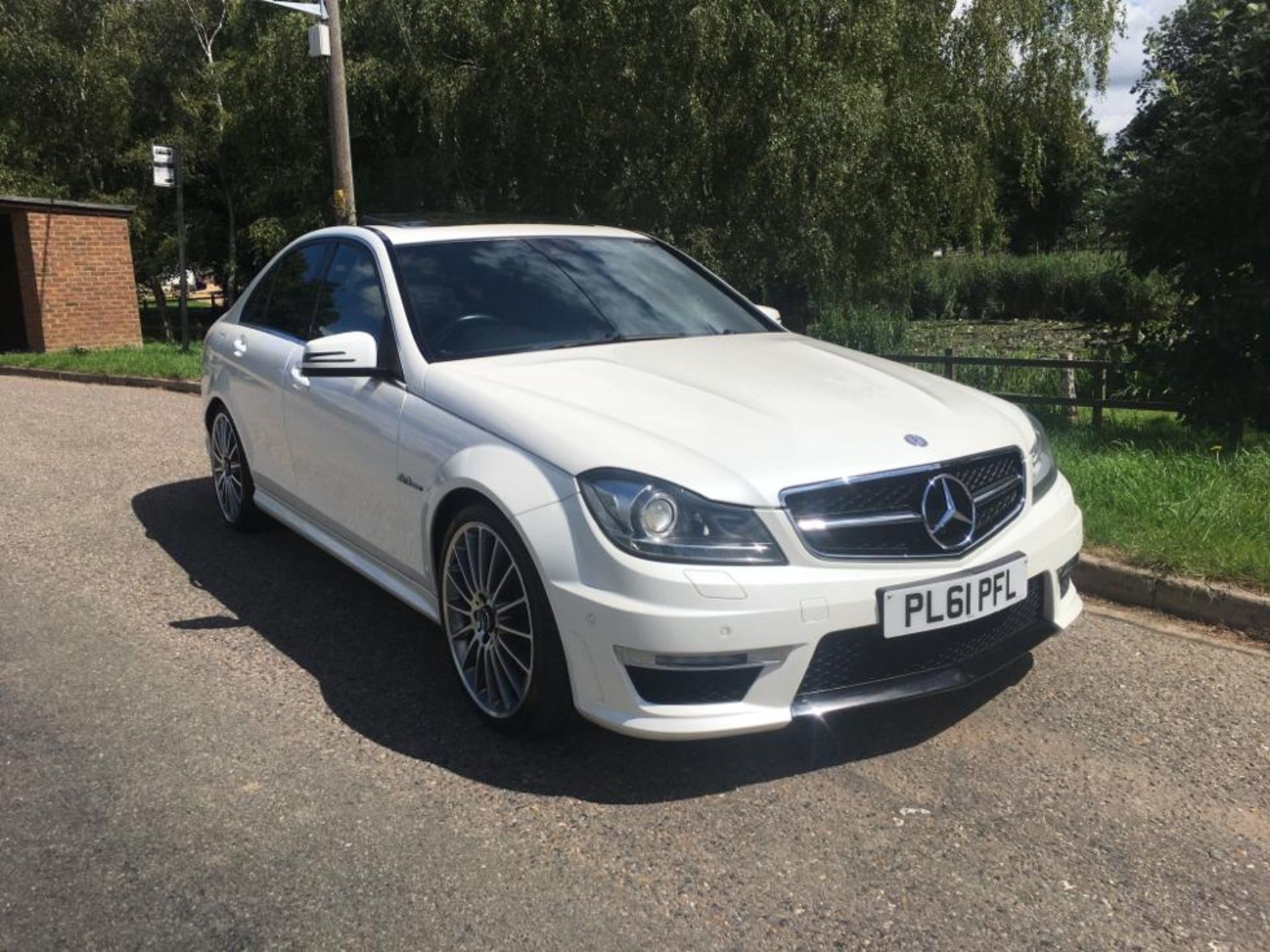 2011 MERCEDES BENZ C63 AMG EDITION 125 AUTO - Image 2 of 38