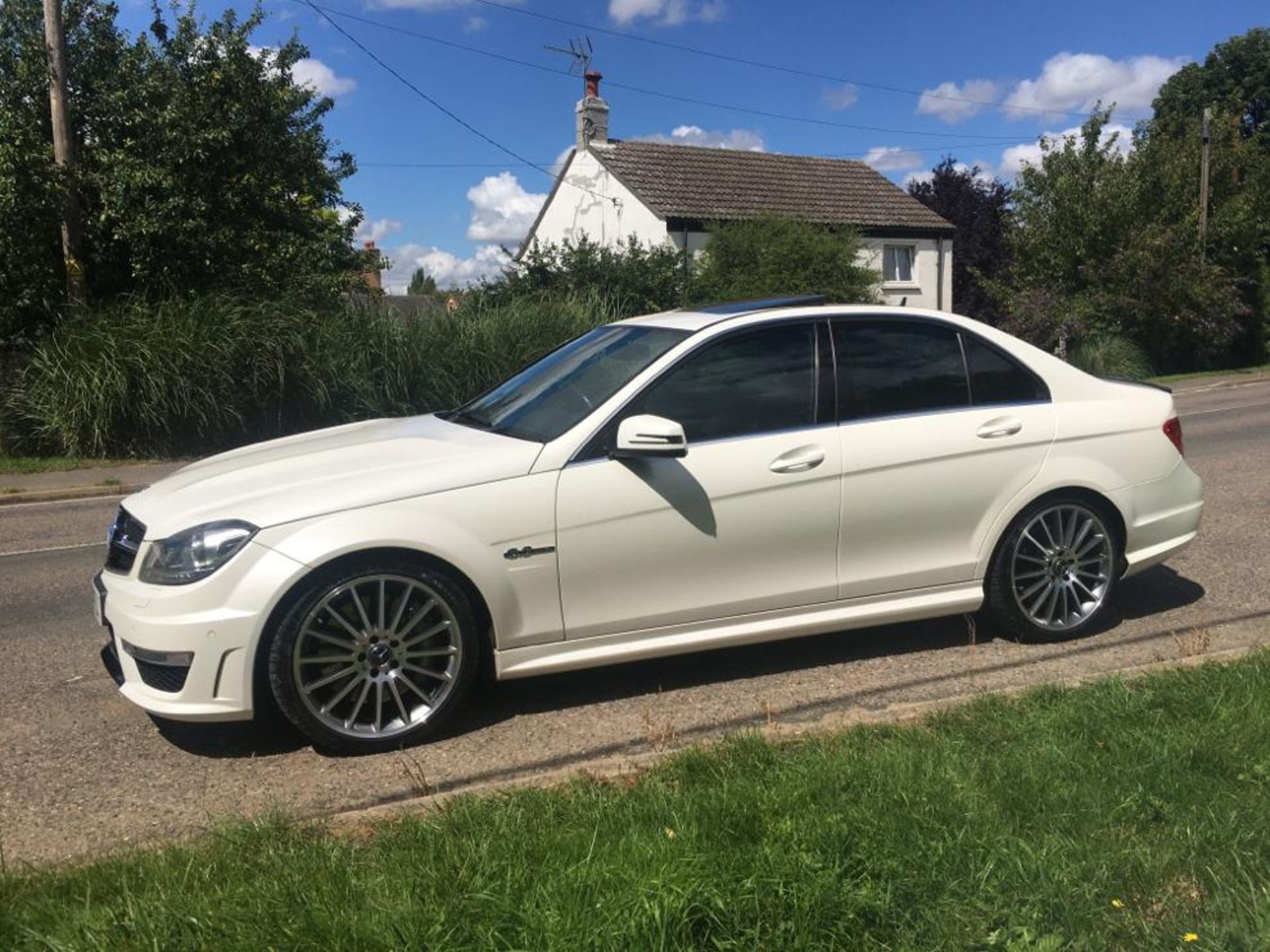 2011 MERCEDES BENZ C63 AMG EDITION 125 AUTO - Image 7 of 38