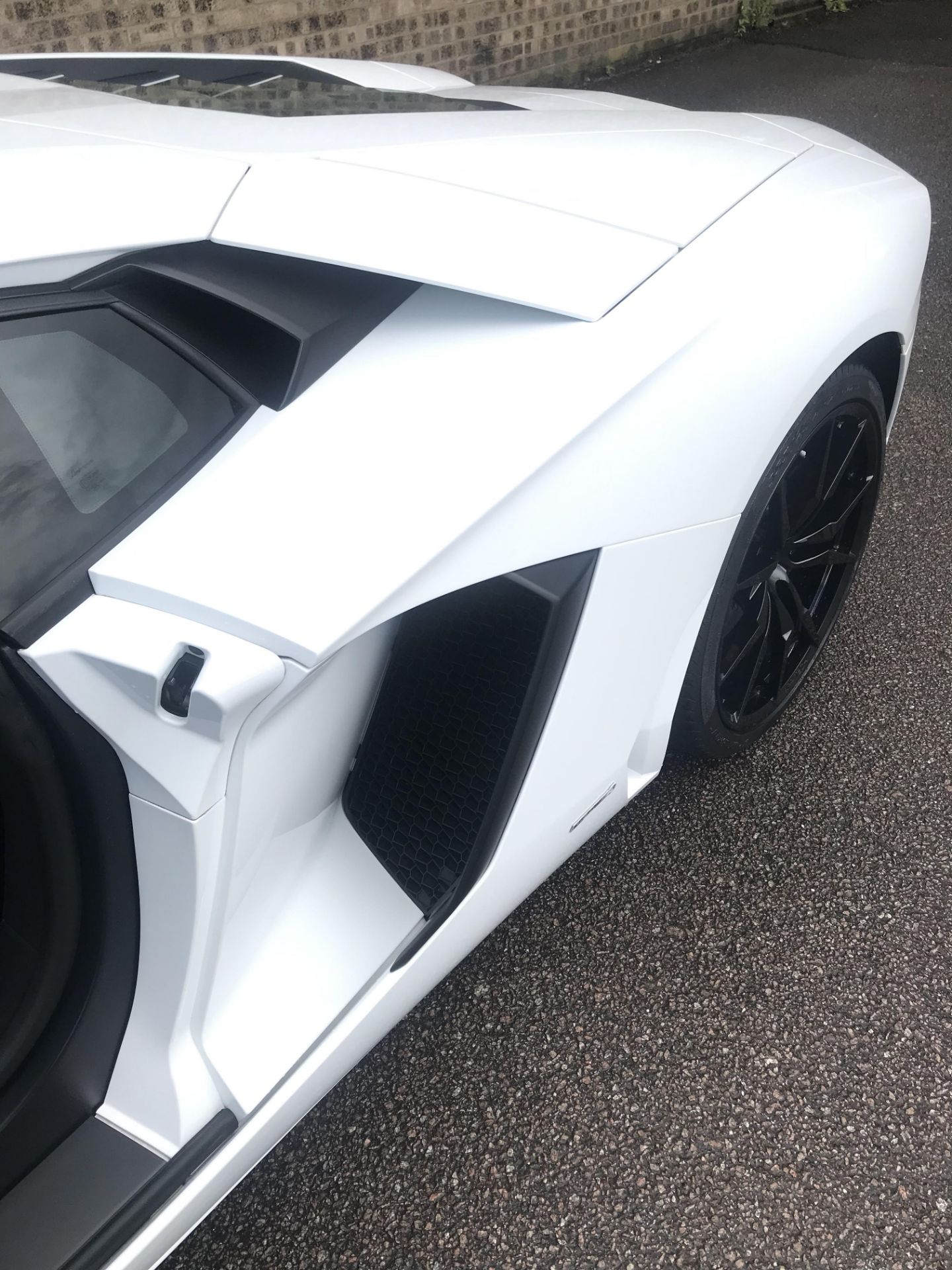 2014 LAMBORGHINI AVENTADOR LP700-4 **ONE FORMER KEEPER FROM NEW**10% BUYERS PREMIUM** - Image 11 of 35