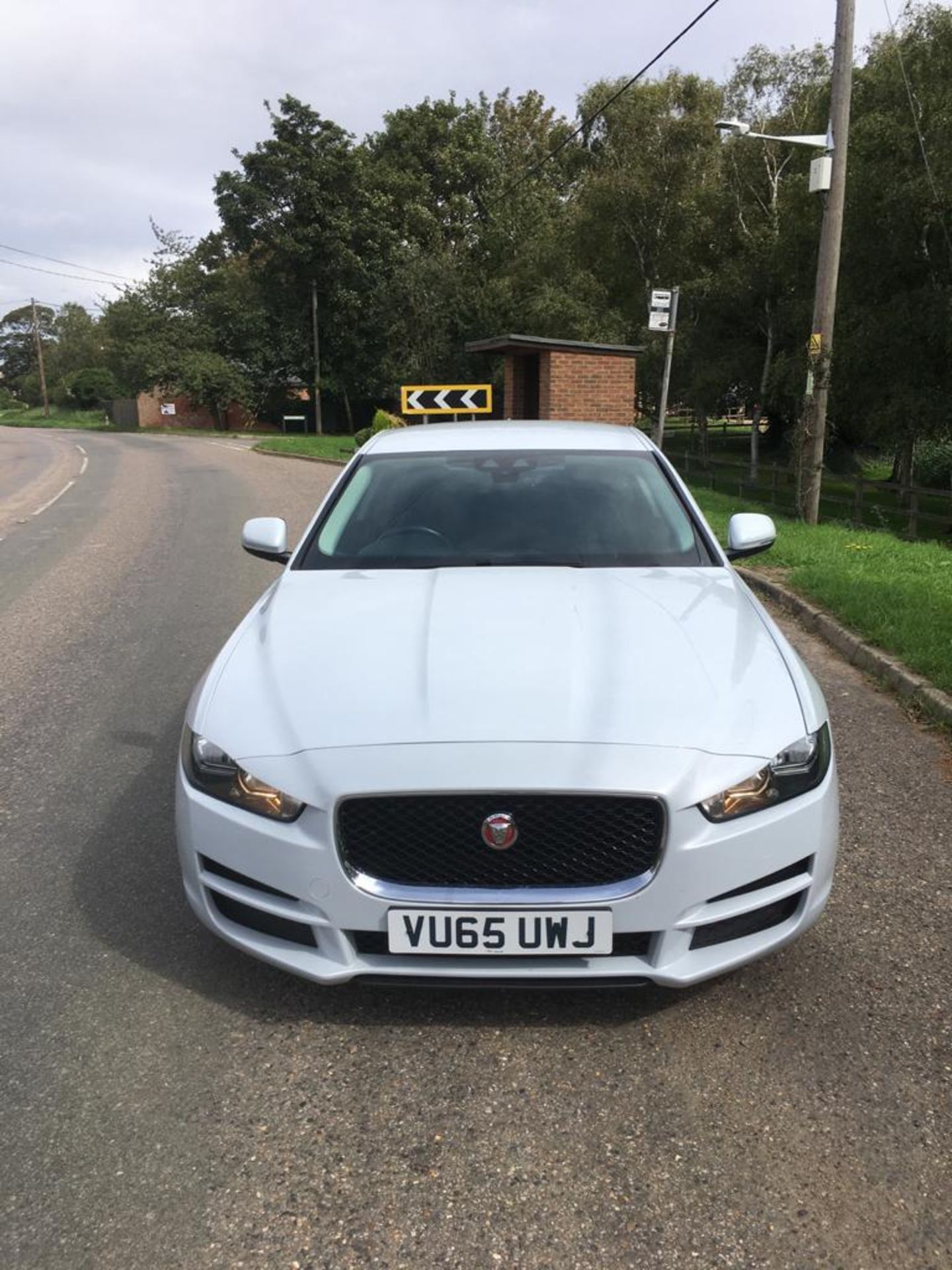 2015 JAGUAR XE SE D 4 DOOR SALOON - Image 2 of 25