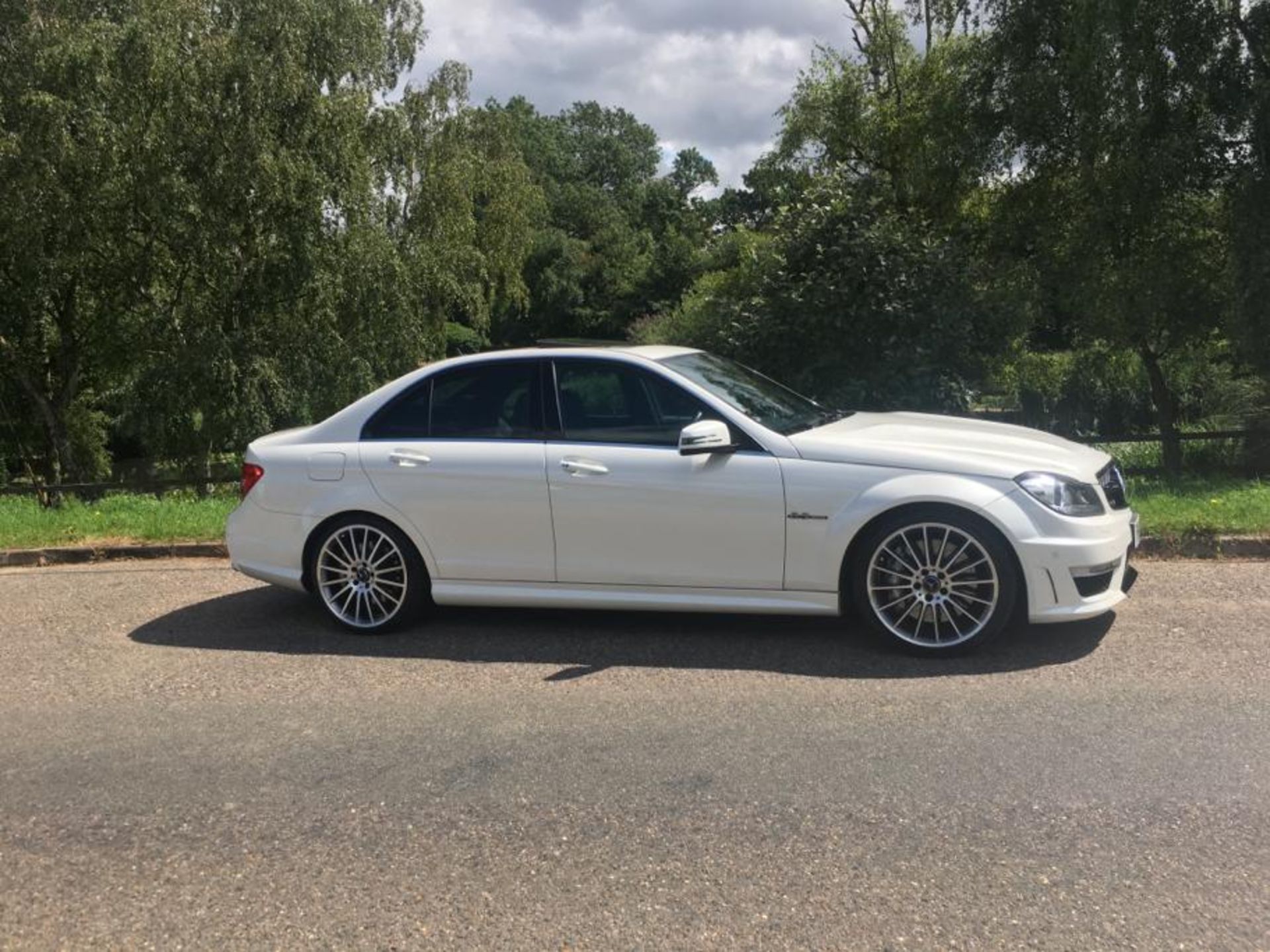 2011 MERCEDES BENZ C63 AMG EDITION 125 AUTO **MERCEDES BENZ SERVICE HISTORY** - Image 6 of 38