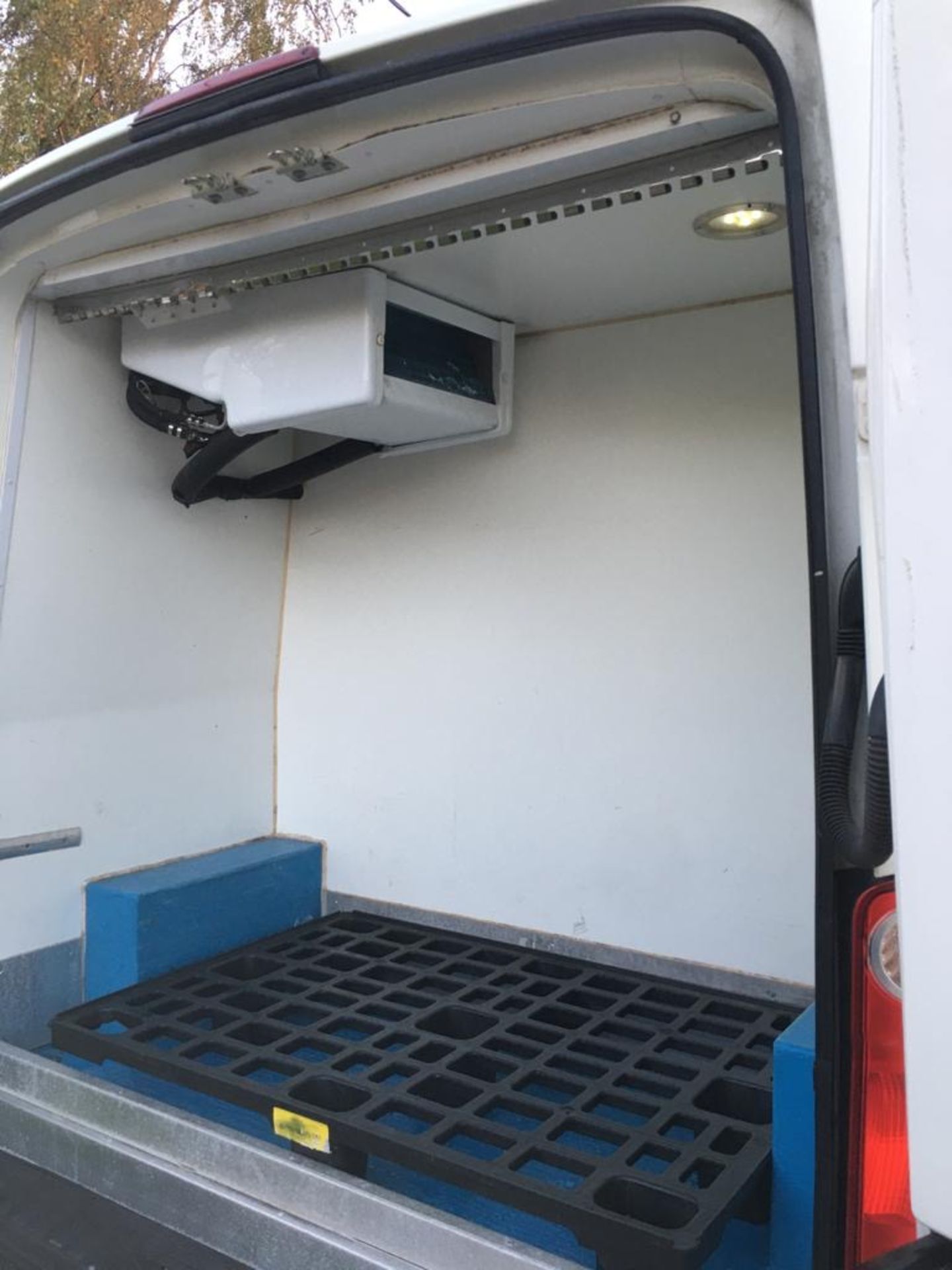 2014 VOLKWAGEN CRAFTER CR30 TDI 109 SWB **FRIDGE VAN** - Image 9 of 25