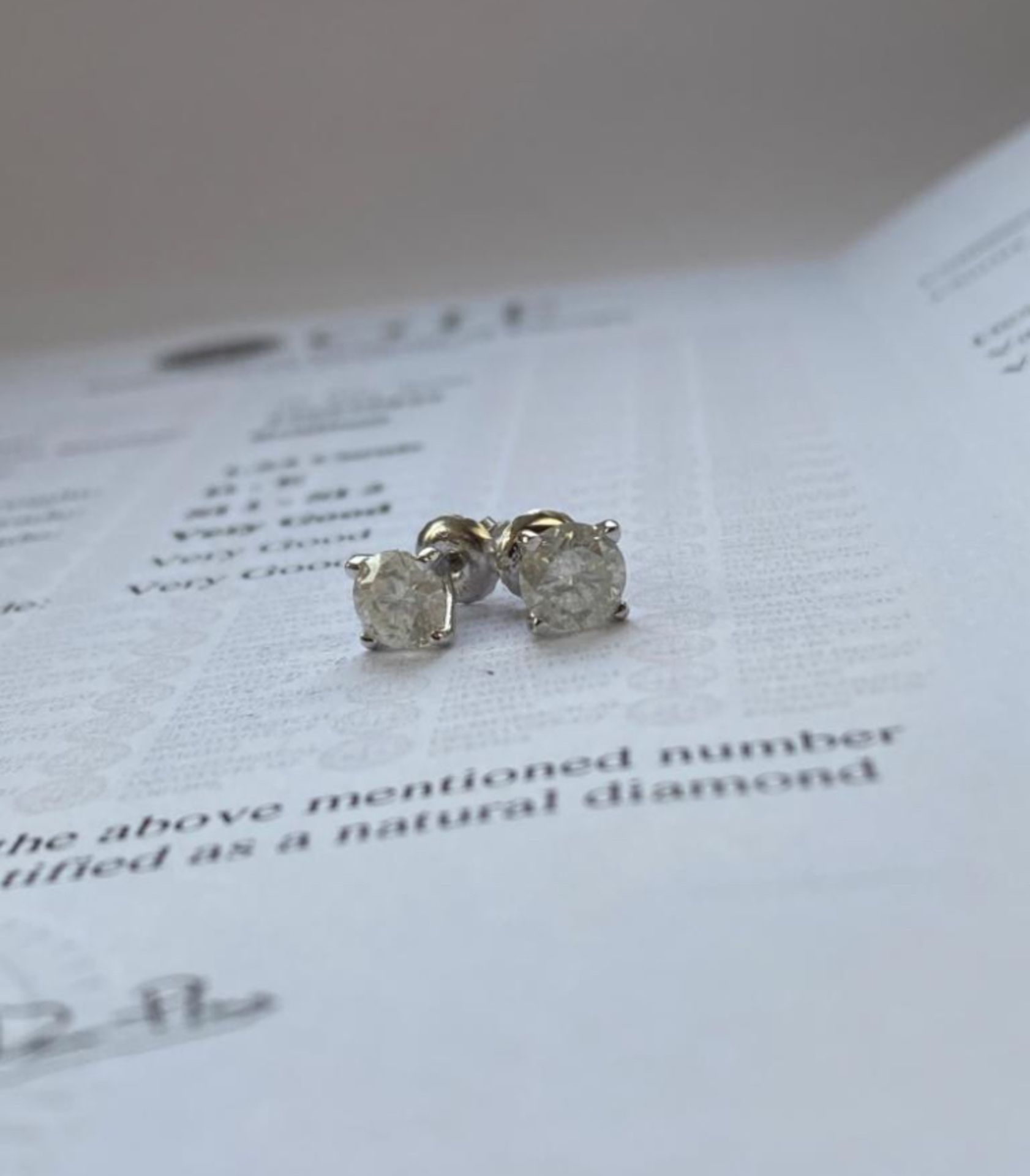 1.53 CT DIAMOND EARRINGS - Image 2 of 4