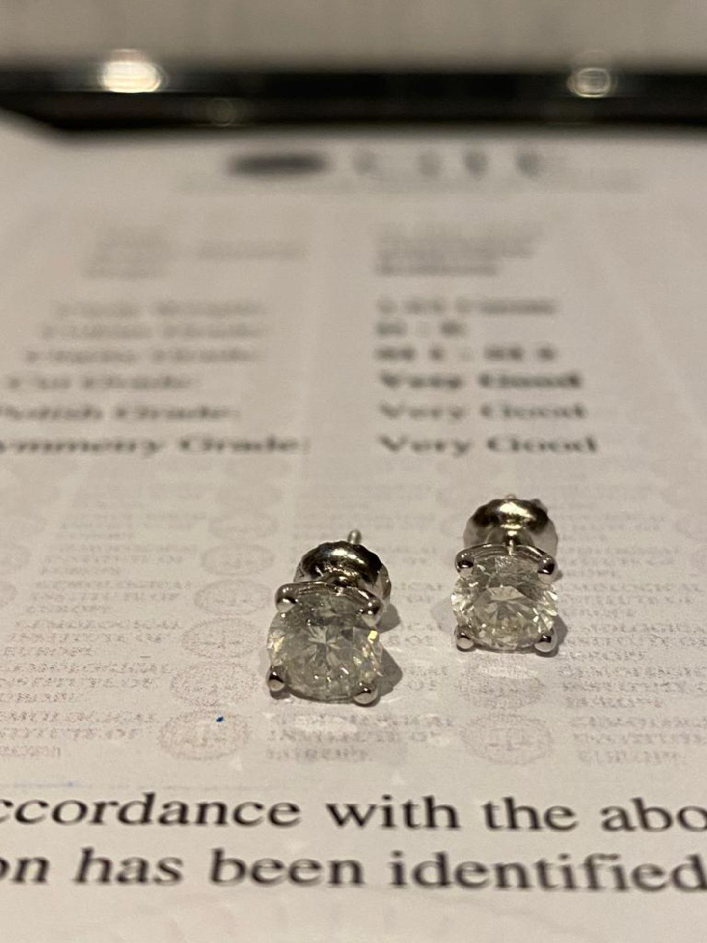 1.53 CT DIAMOND EARRINGS - Image 2 of 3