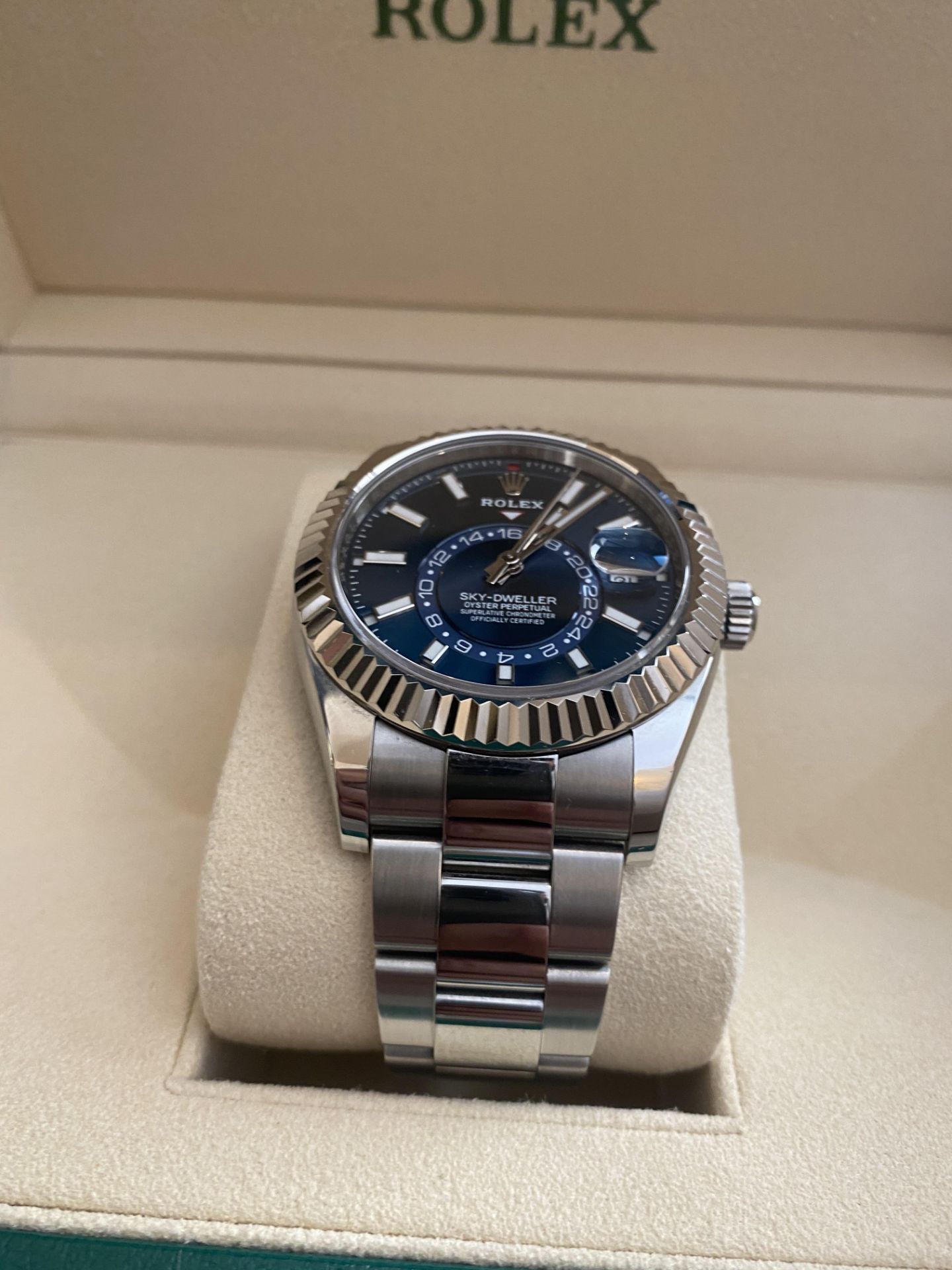 2018 ROLEX SKY DWELLER OYSTER 42MM OYSTERSTEEL & WHITE GOLD **BLUE DIAL** - Image 5 of 12