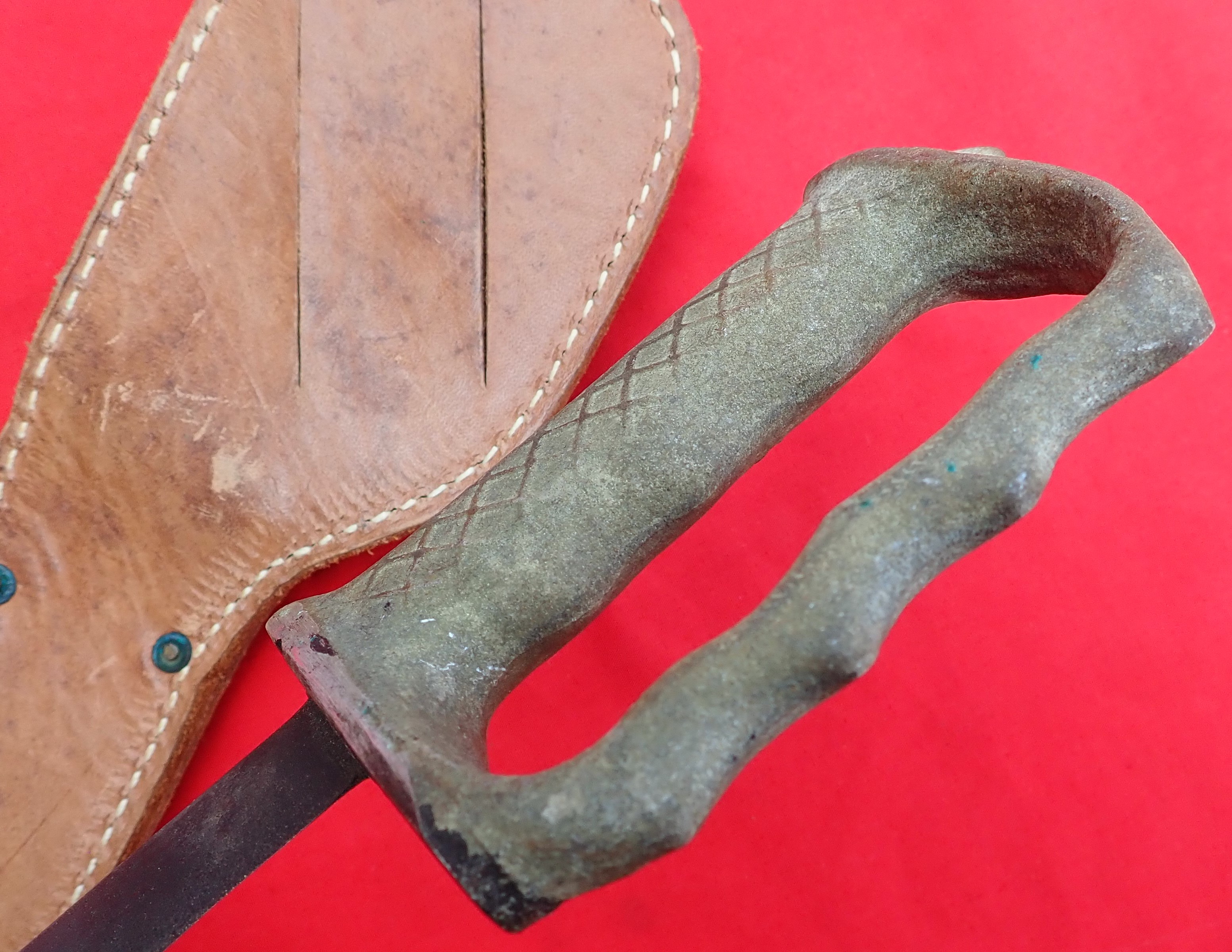 WW2 Australian & New Zealand knuckle knife with blued blade. - Image 8 of 11