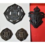 1930-42 set of Melbourne University Rifles cap badge & Sydney University Regiment badges (4)