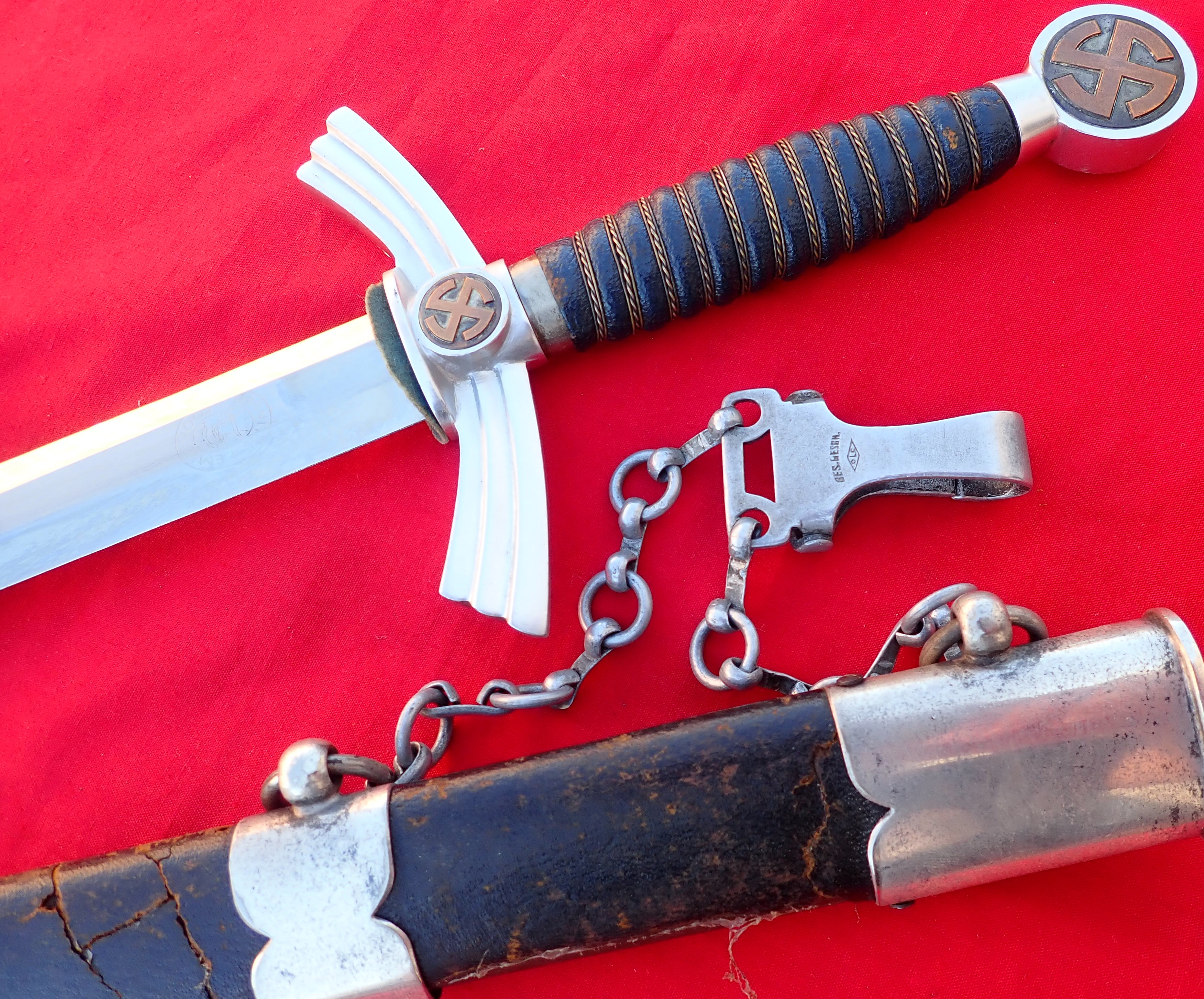 WW2 German Luftwaffe officer’s 1st pattern dagger & scabbard with hangers by Emil Voos of Solingen - Image 8 of 9