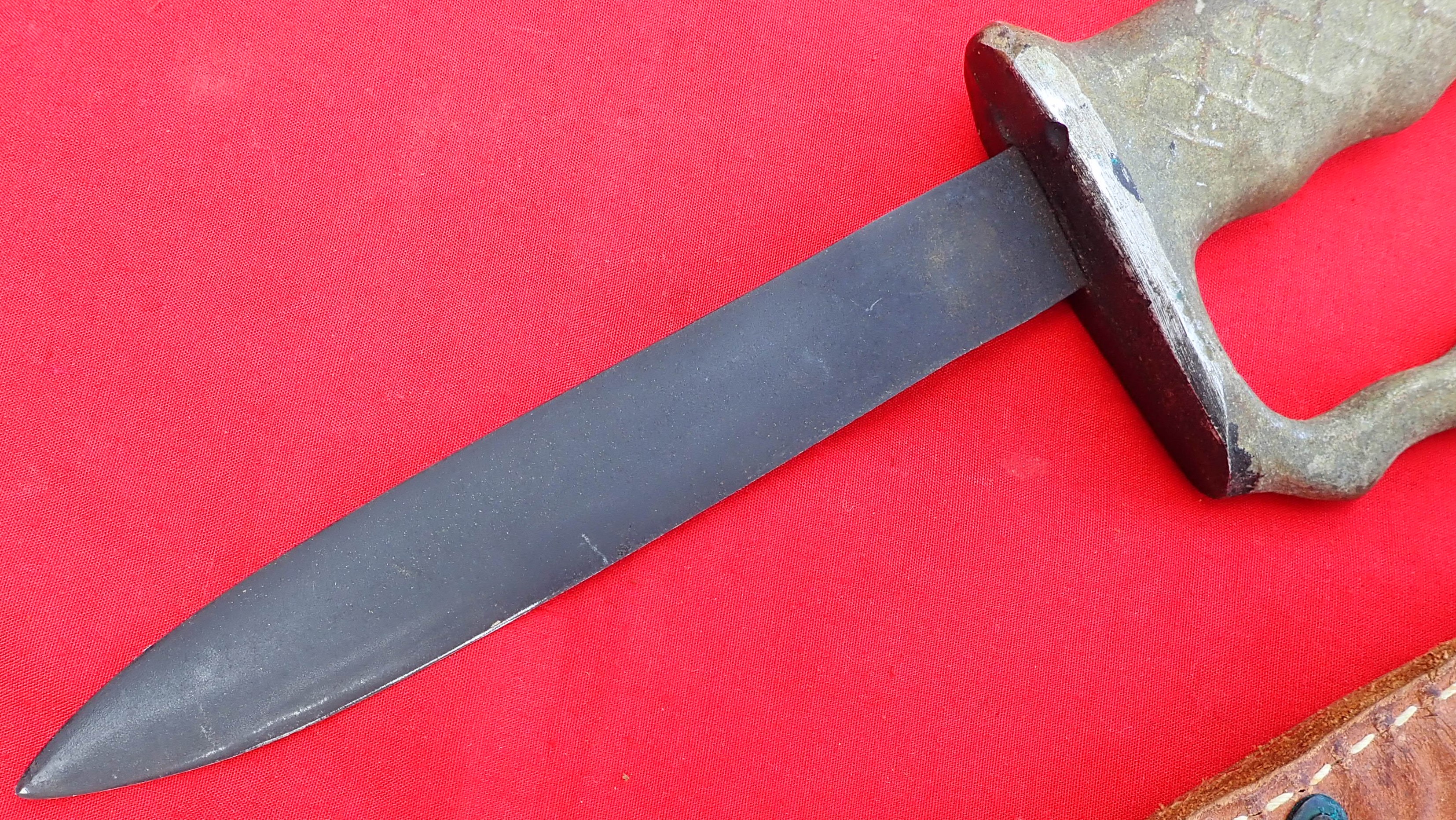 WW2 Australian & New Zealand knuckle knife with blued blade. - Image 6 of 11