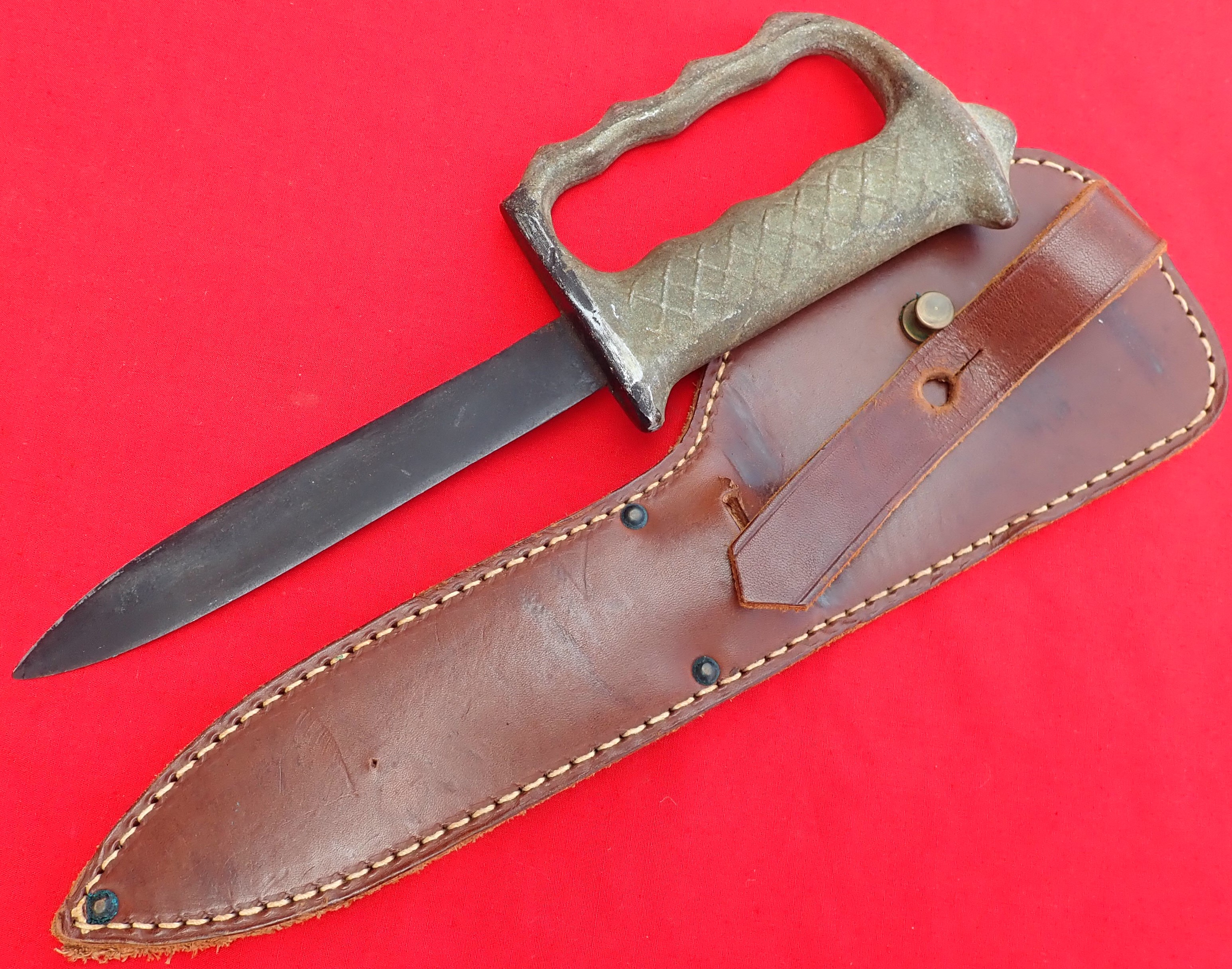 WW2 Australian & New Zealand knuckle knife with blued blade.