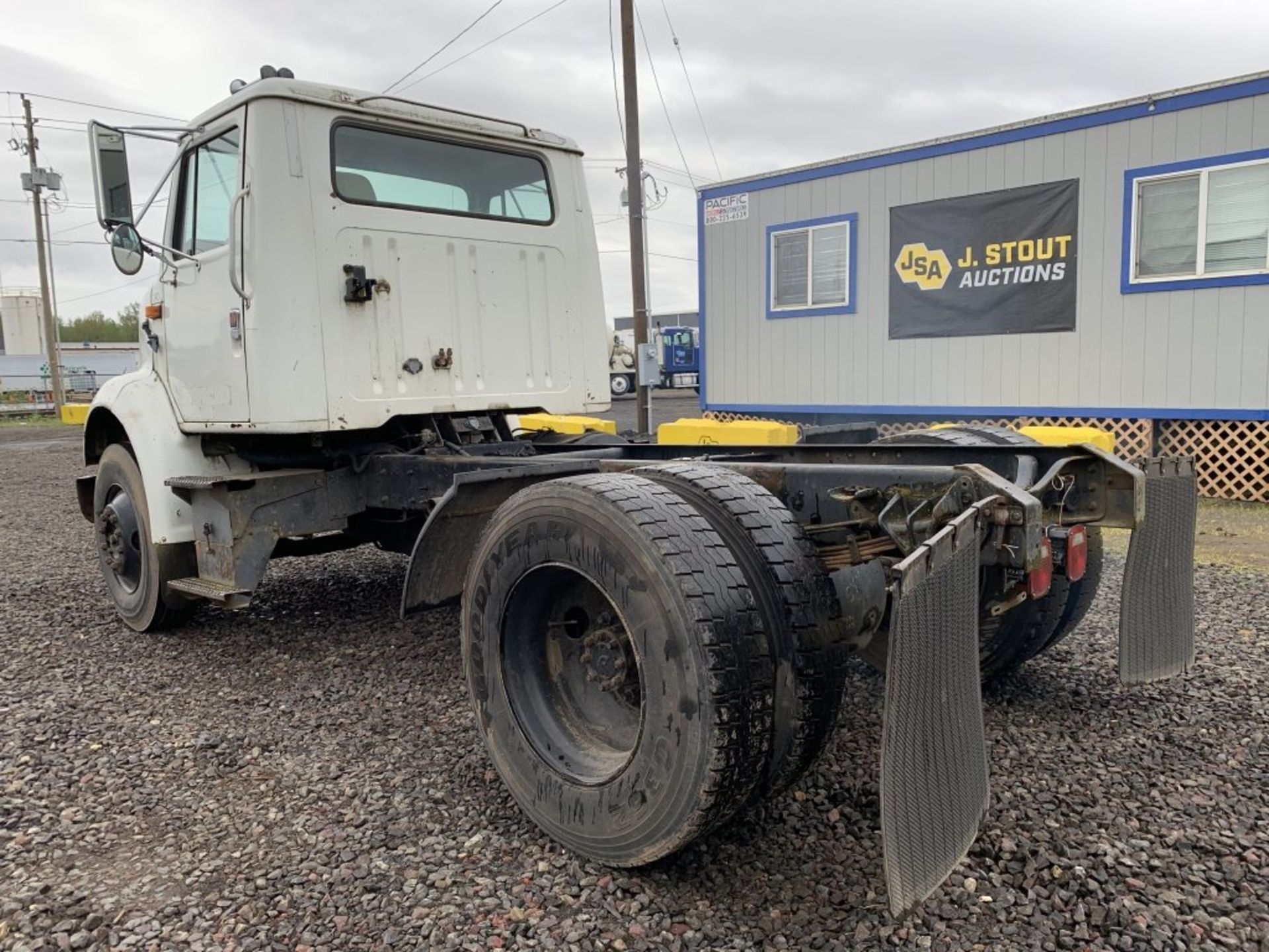 1990 International 7100 S/A Cab & Chassis - Image 4 of 17