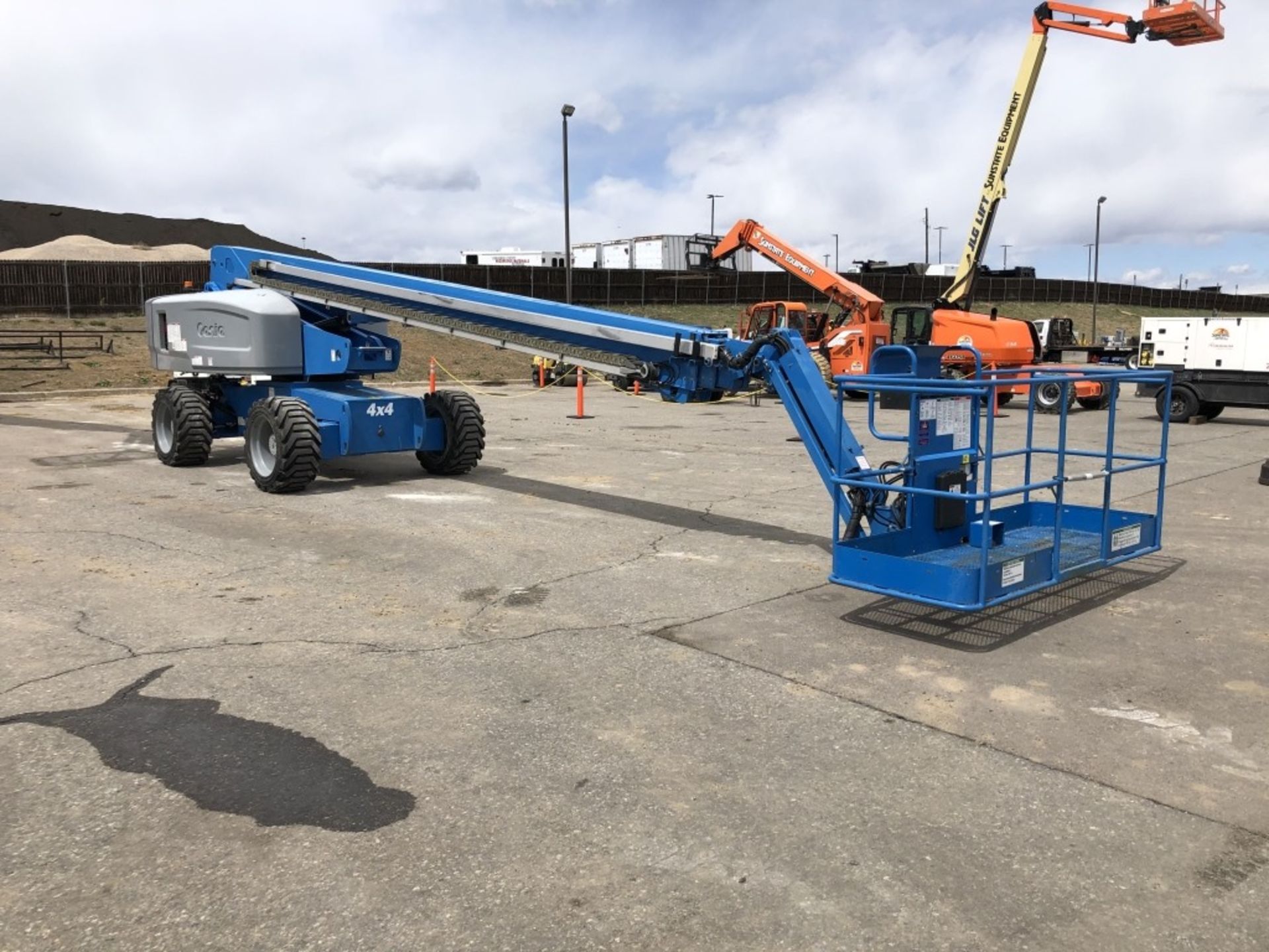 2012 Genie S85 4x4 Boom Lift - Image 2 of 9