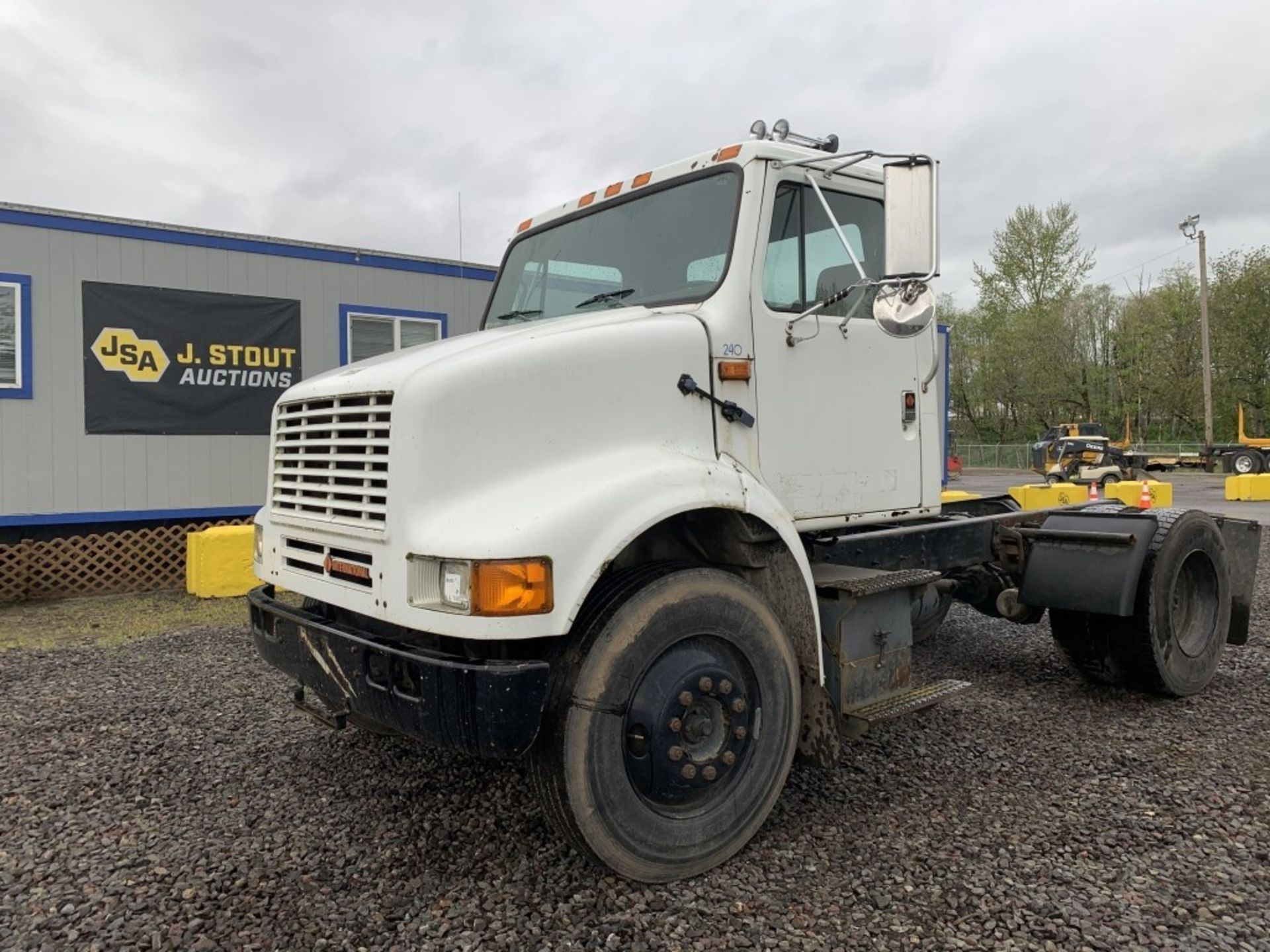 1990 International 7100 S/A Cab & Chassis