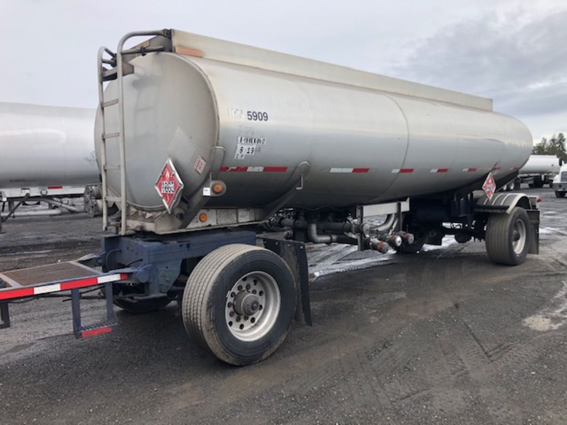 1989 Fruehauf Pup Tanker Trailer