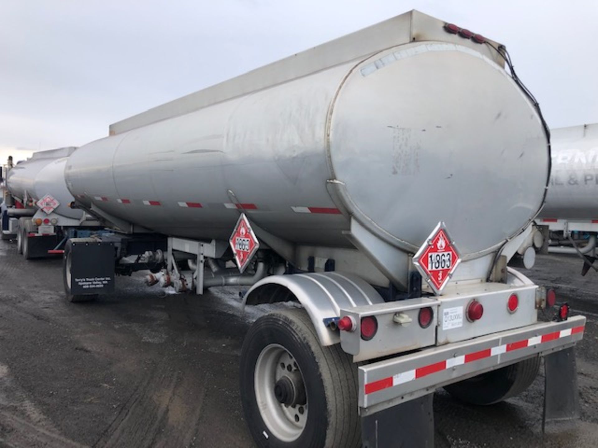 1989 Fruehauf Pup Tanker Trailer - Image 2 of 10