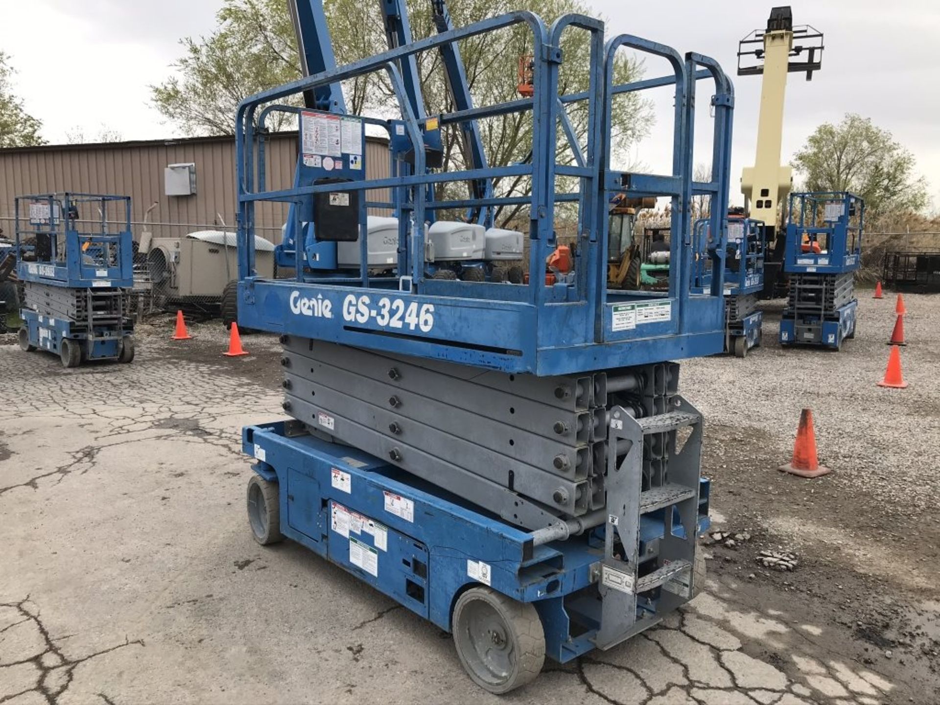 2013 Genie GS3246 Scissor Lift - Image 2 of 9