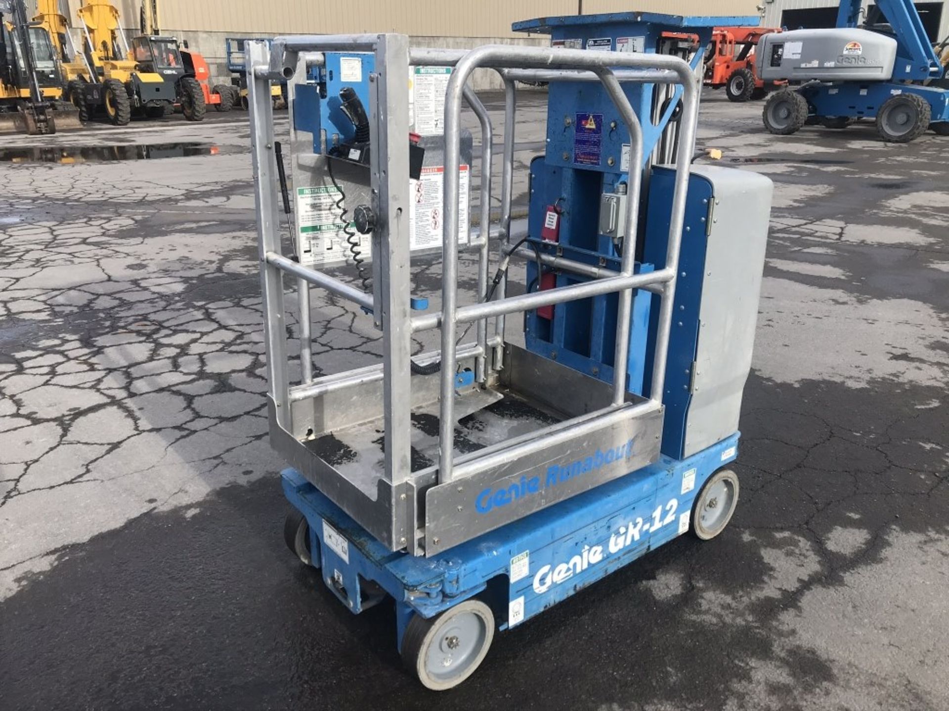 2013 Genie GR-12 Man Lift