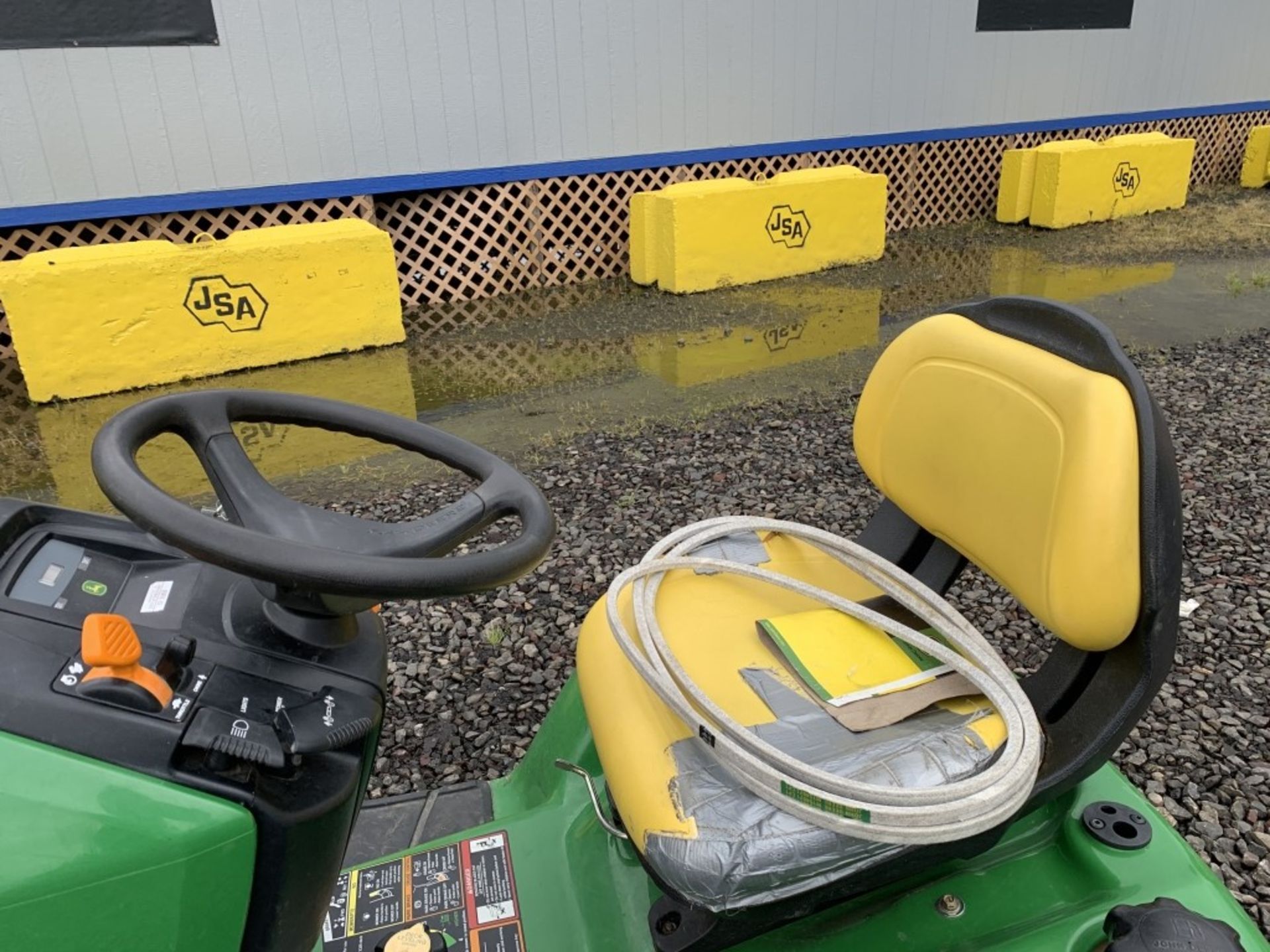 John Deere X300 Ride On Mower - Image 10 of 15