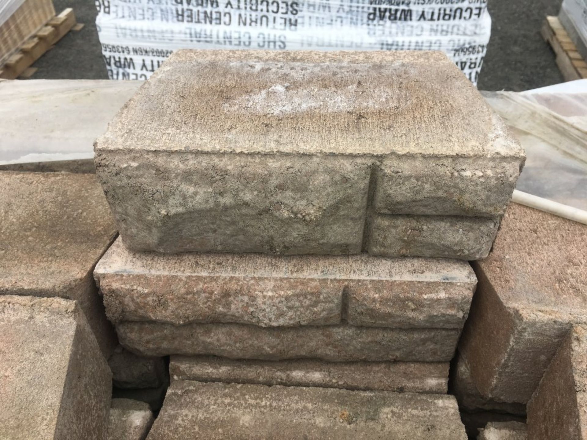 Retaining Wall Blocks - Image 2 of 3