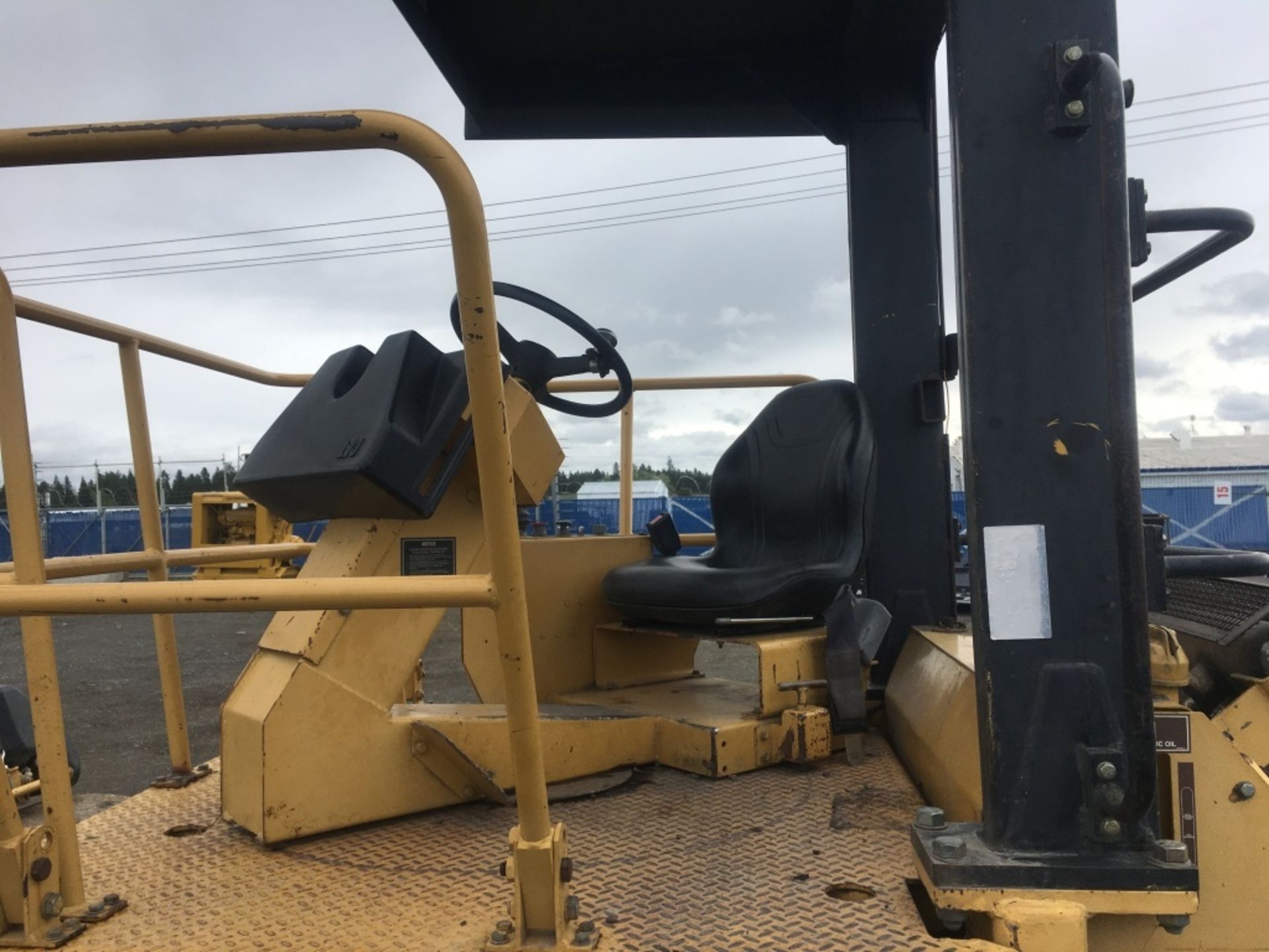 1998 Caterpillar CB-434C Tandem Vibratory Roller - Image 13 of 23