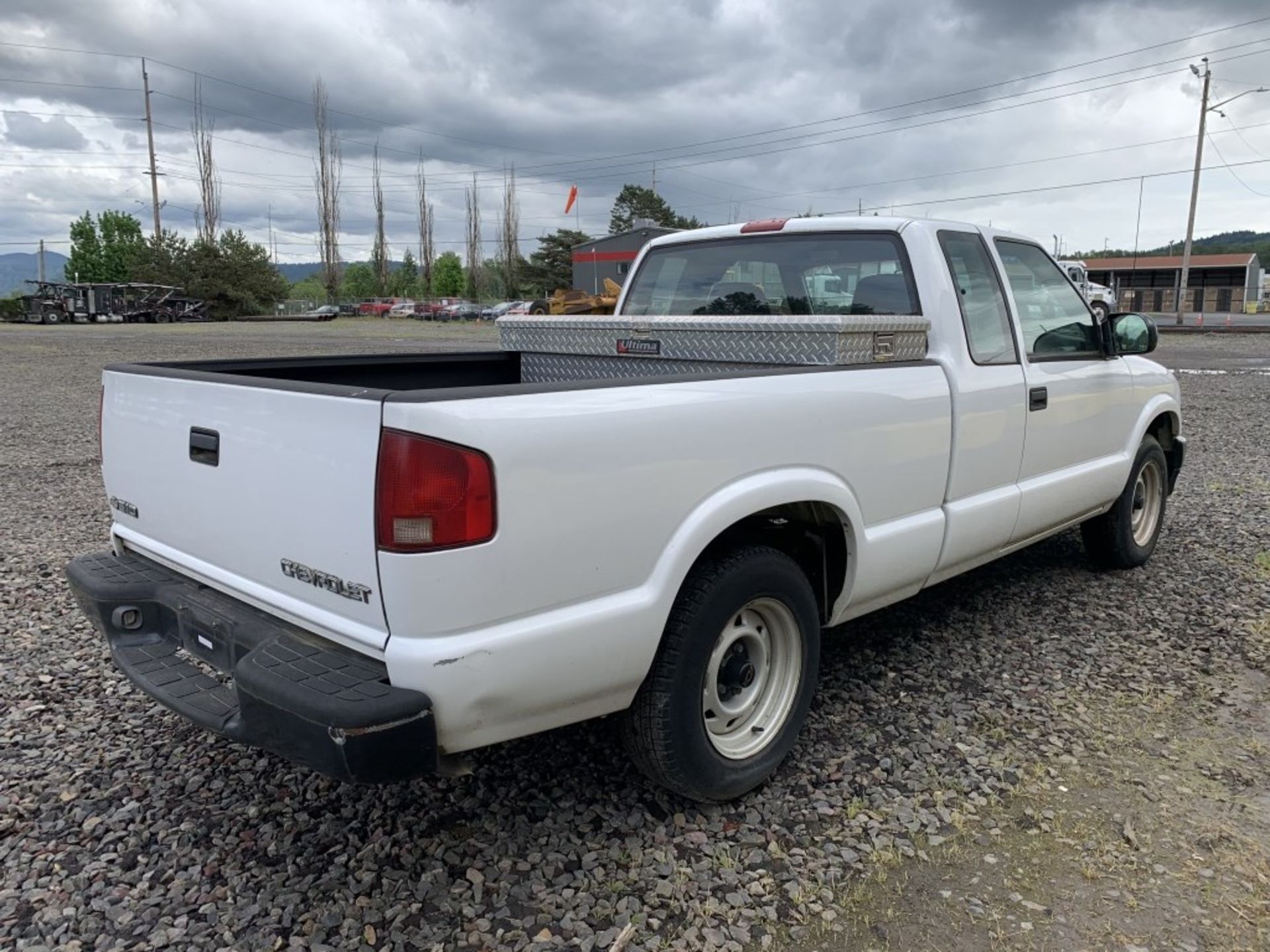 2003 Chevrolet S10 Extra Cab Pickup - Image 3 of 12