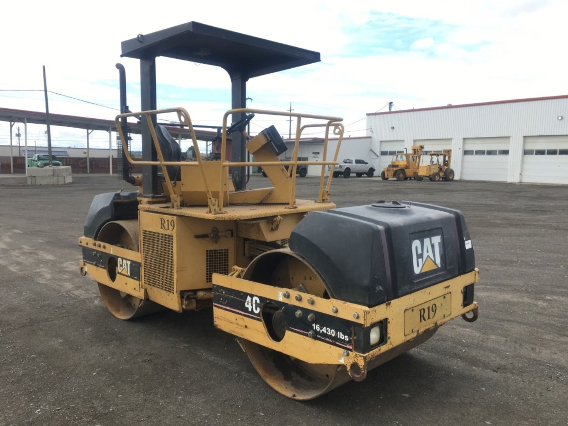 1998 Caterpillar CB-434C Tandem Vibratory Roller - Image 4 of 23