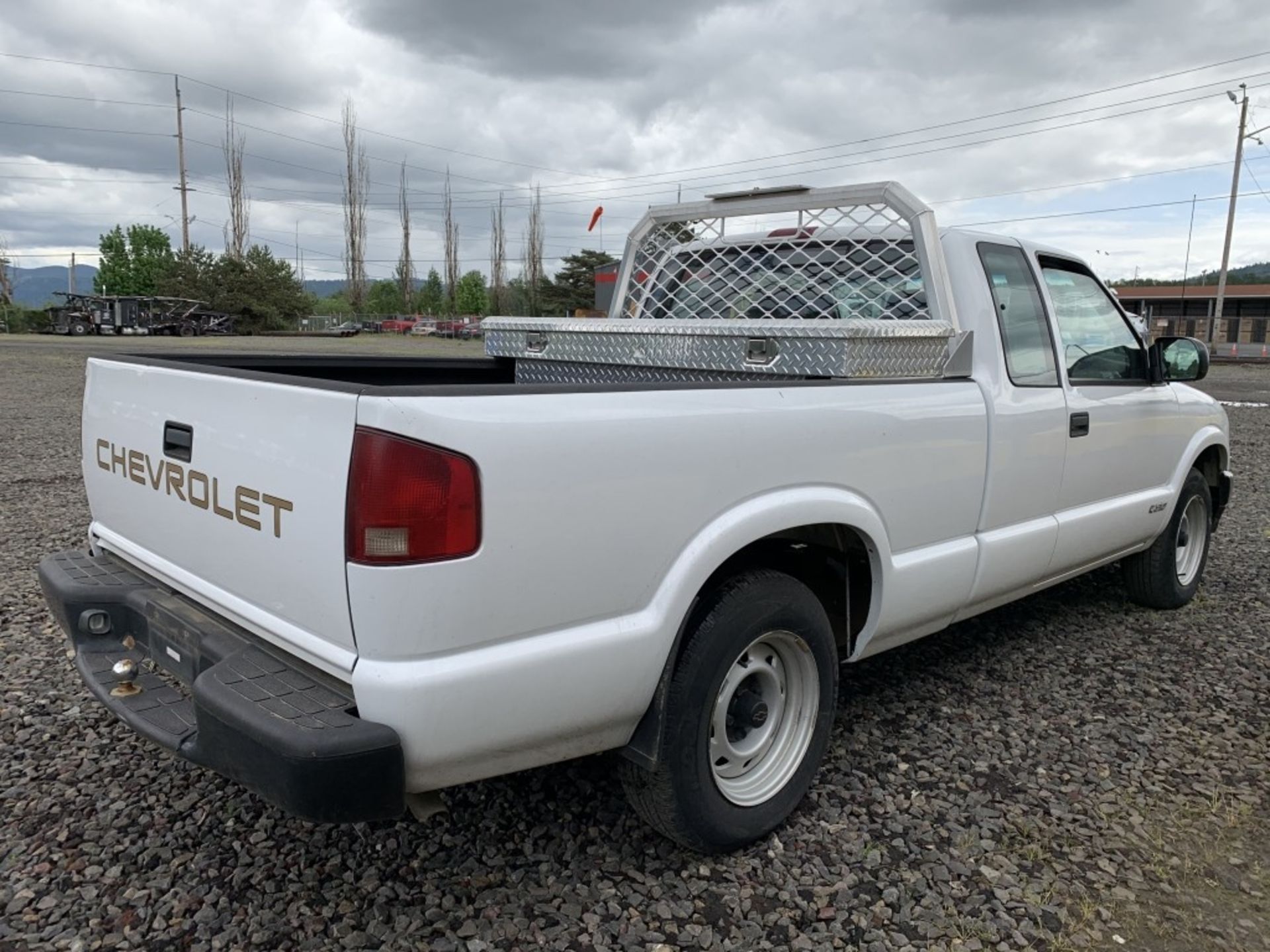 2002 Chevrolet S10 Extra Cab Pickup - Image 3 of 17