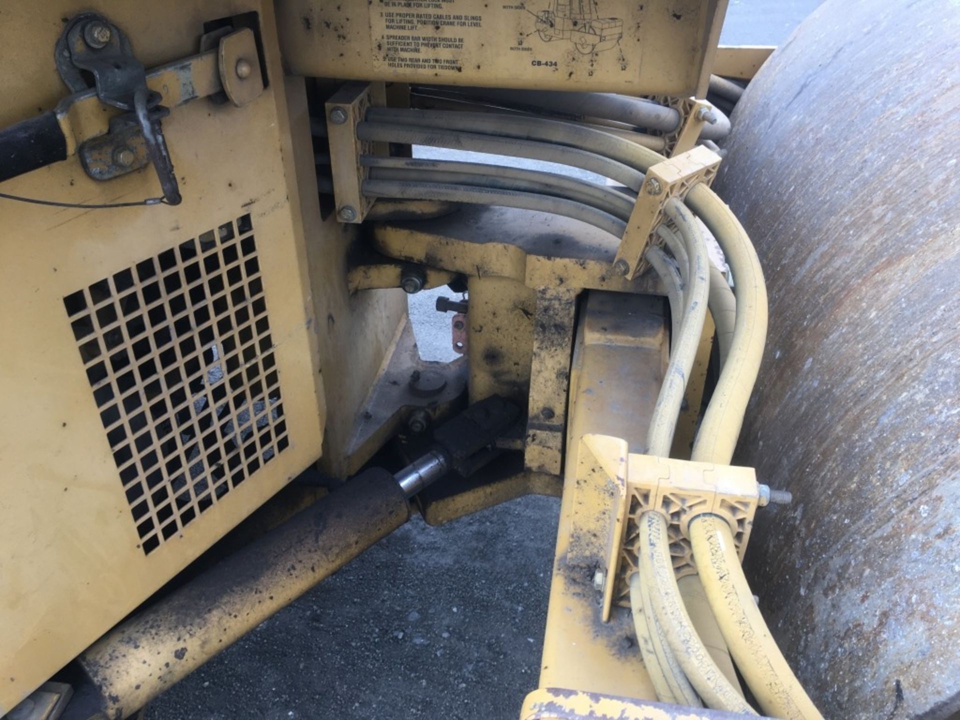 1998 Caterpillar CB-434C Tandem Vibratory Roller - Image 7 of 23