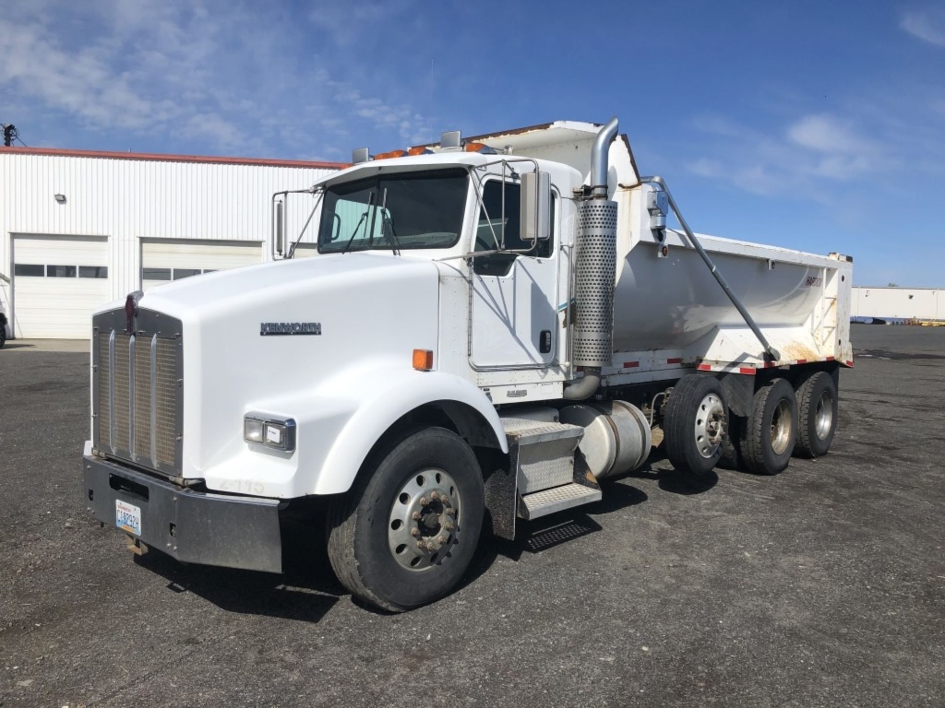 2005 Kenworth T800 Tri-Axle Dump Truck