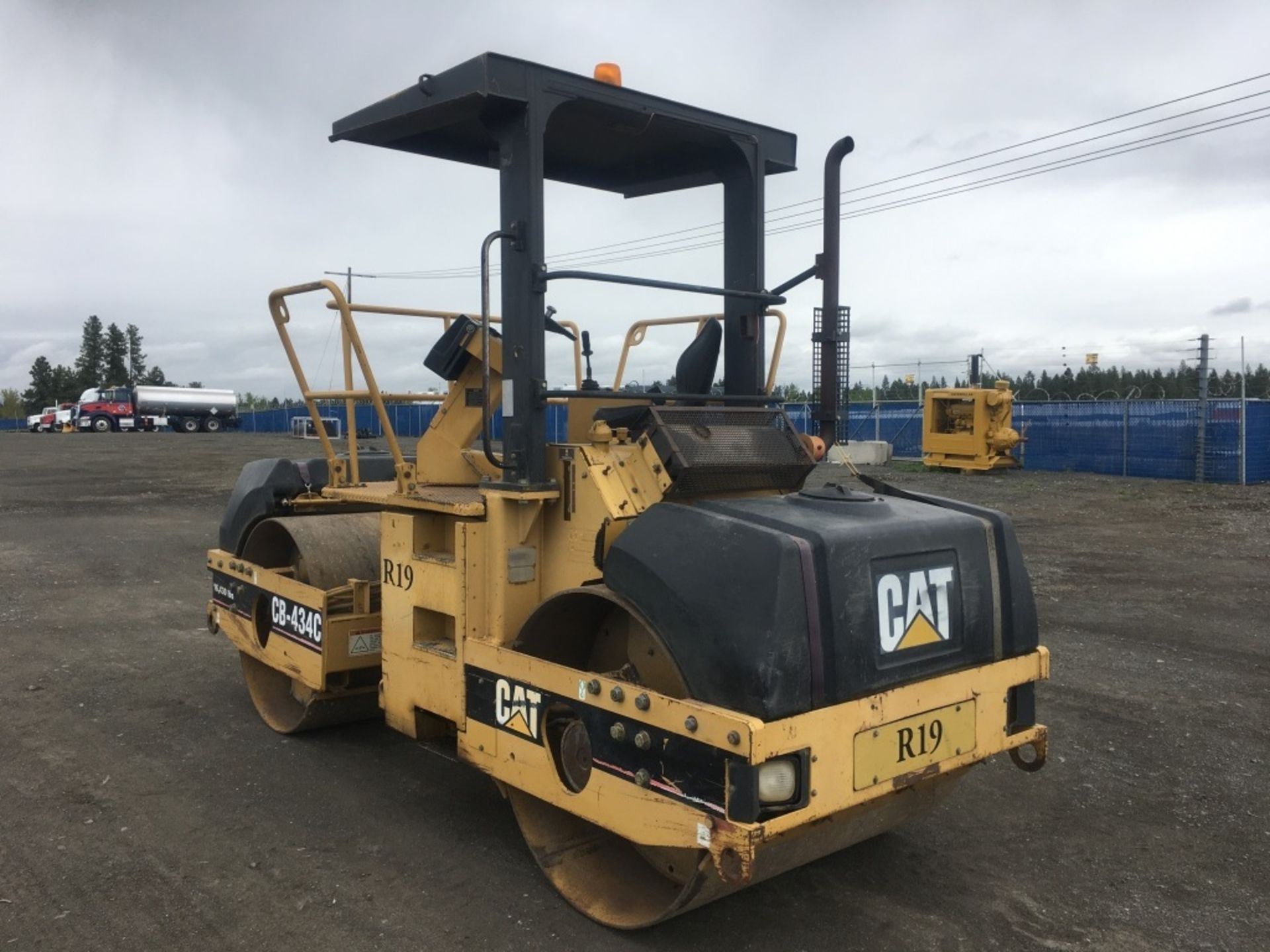 1998 Caterpillar CB-434C Tandem Vibratory Roller - Image 2 of 23