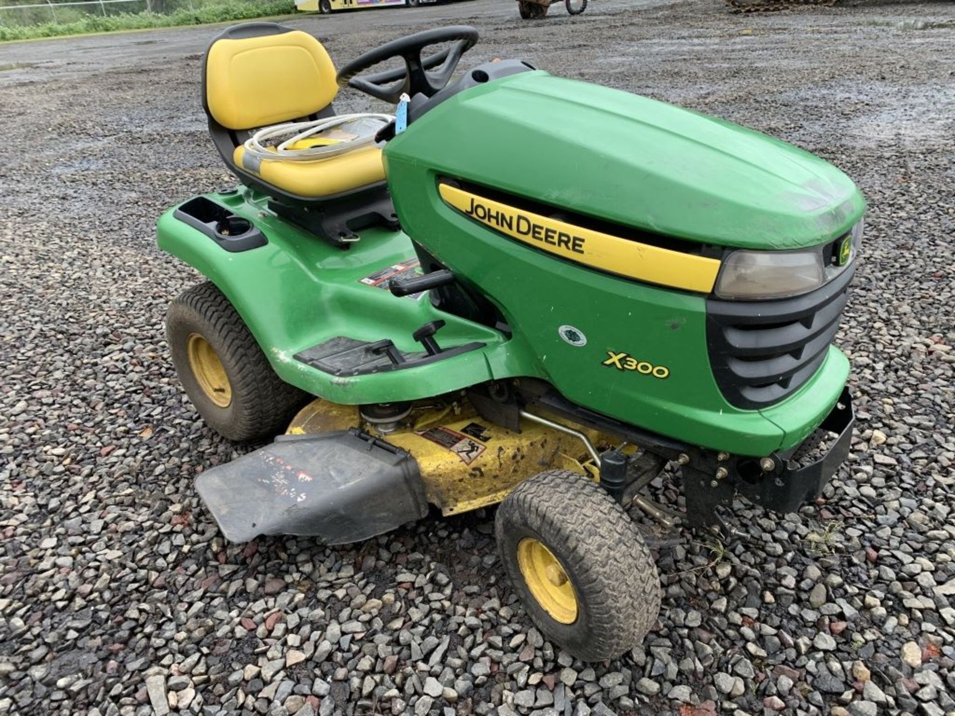 John Deere X300 Ride On Mower - Image 2 of 15