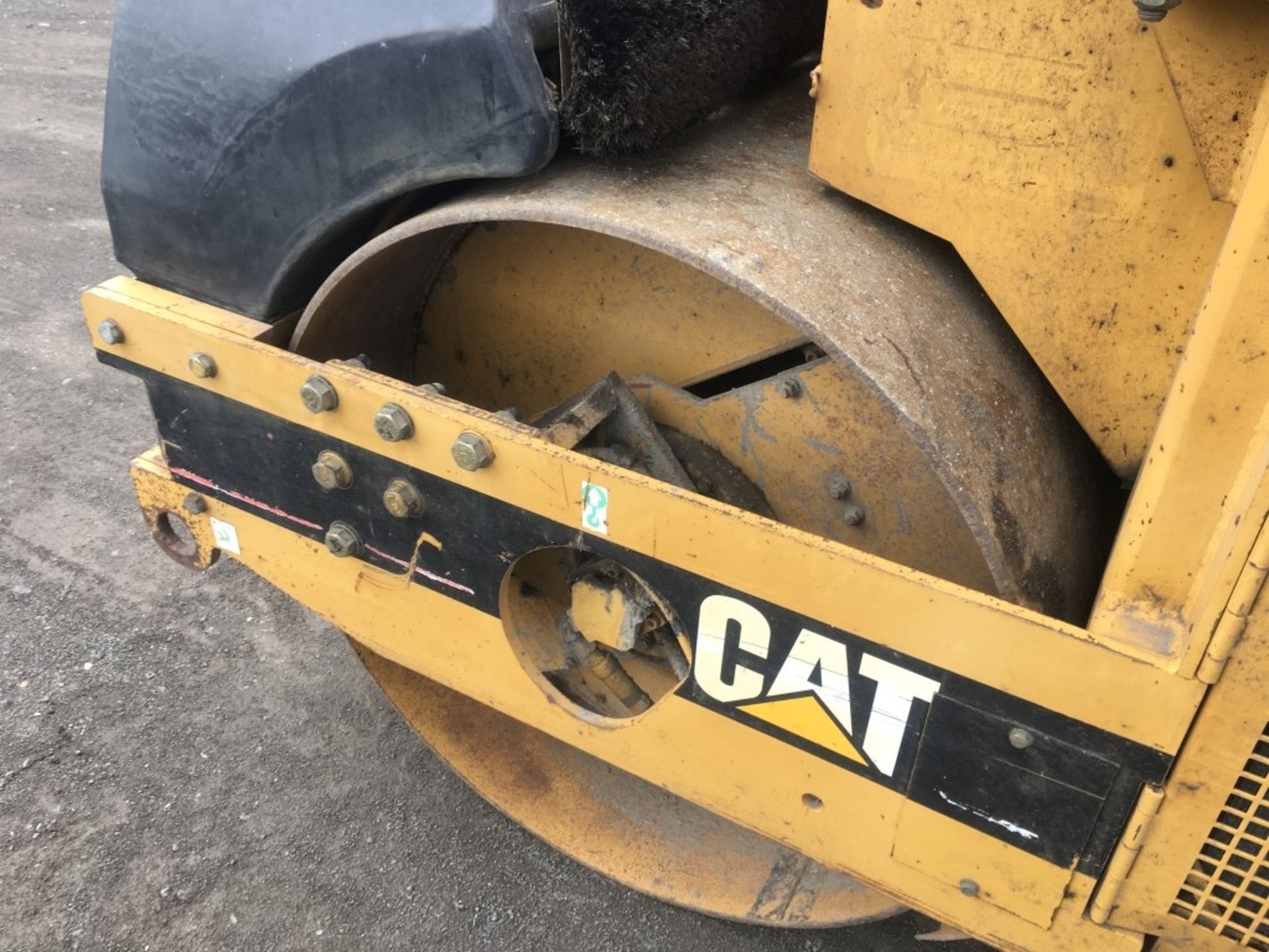 1998 Caterpillar CB-434C Tandem Vibratory Roller - Image 9 of 23