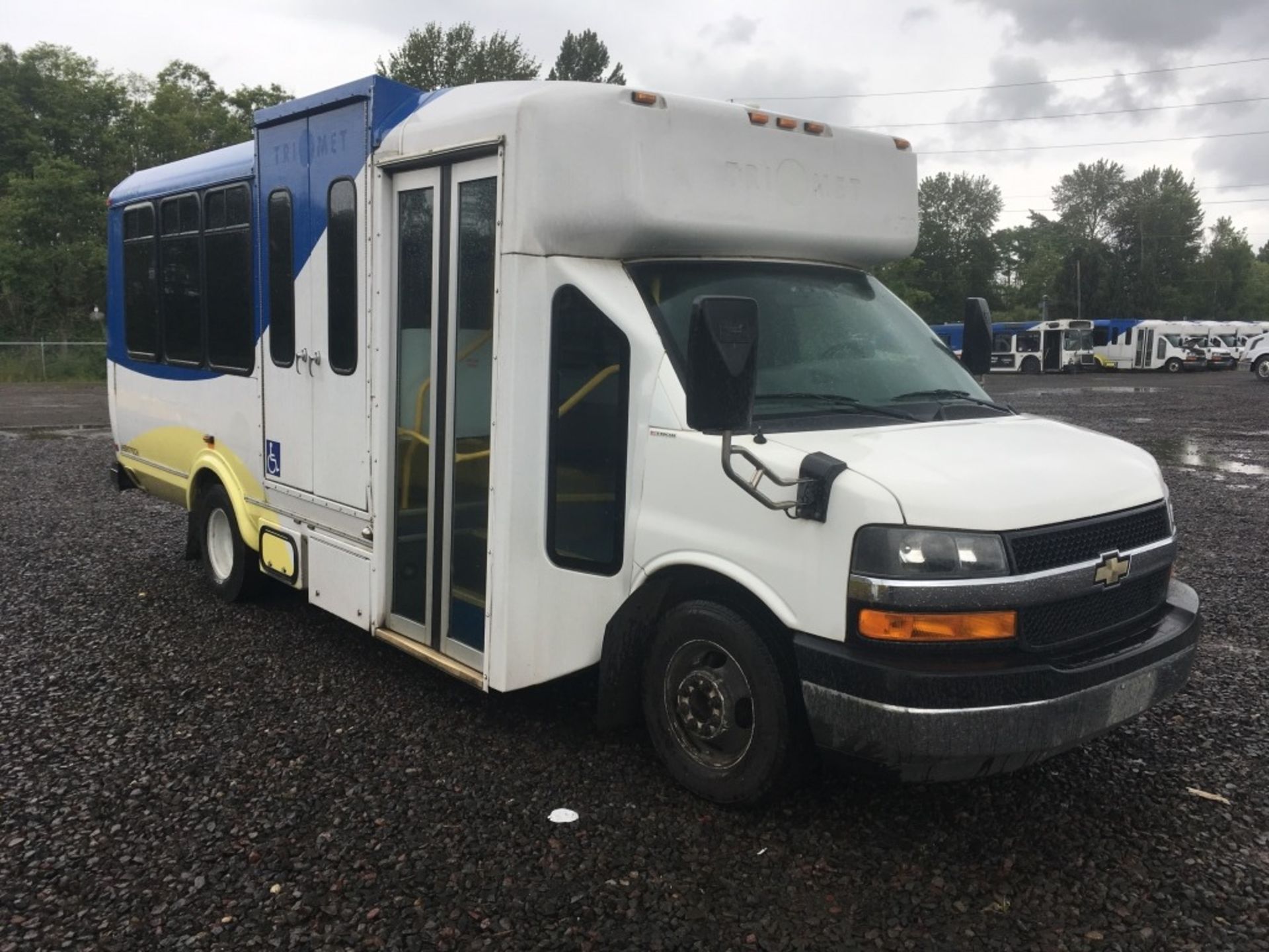 2011 Chevrolet 4500 Transit Bus - Image 2 of 28