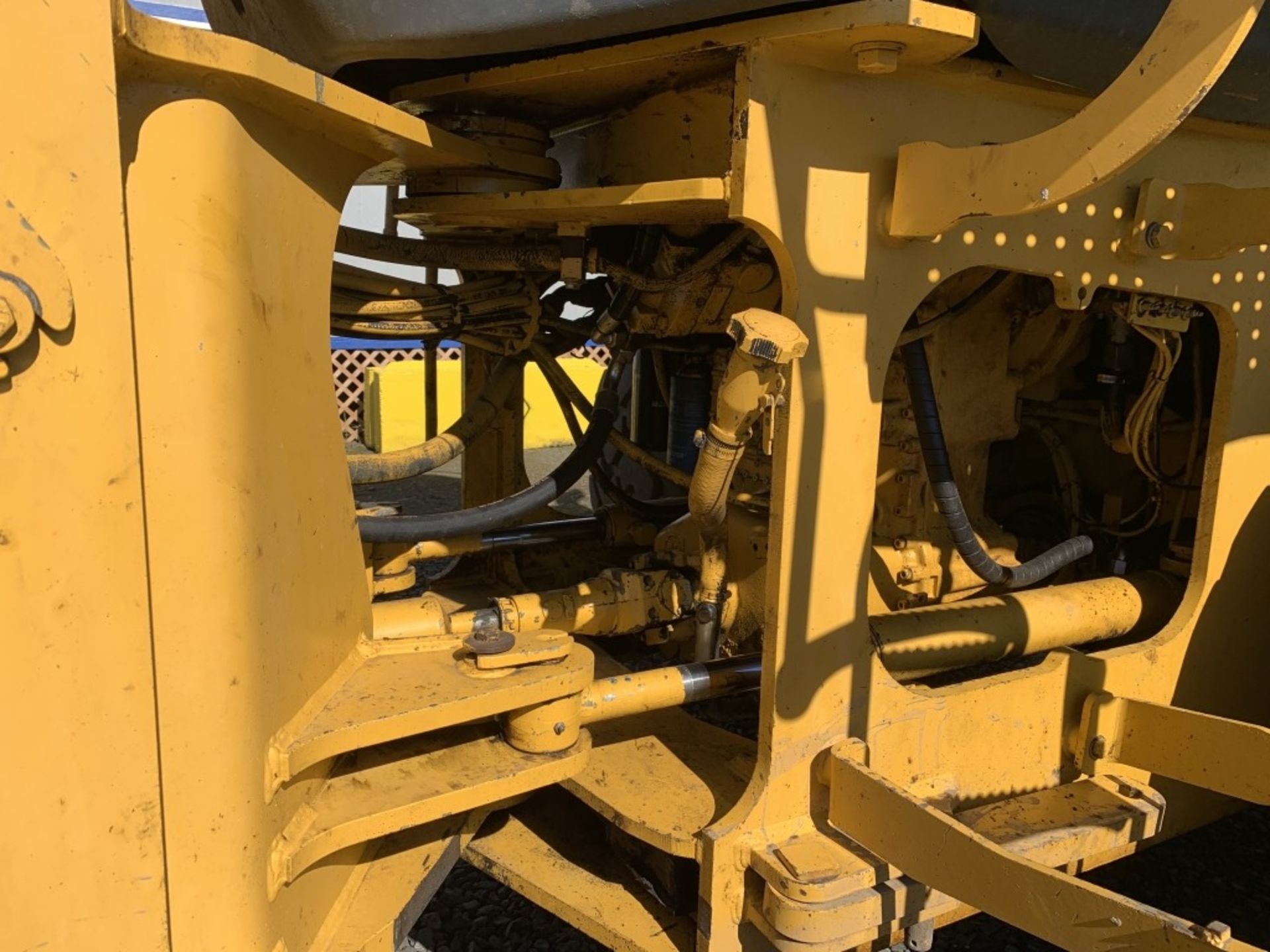 2004 John Deere 724J Wheel Loader - Image 10 of 25