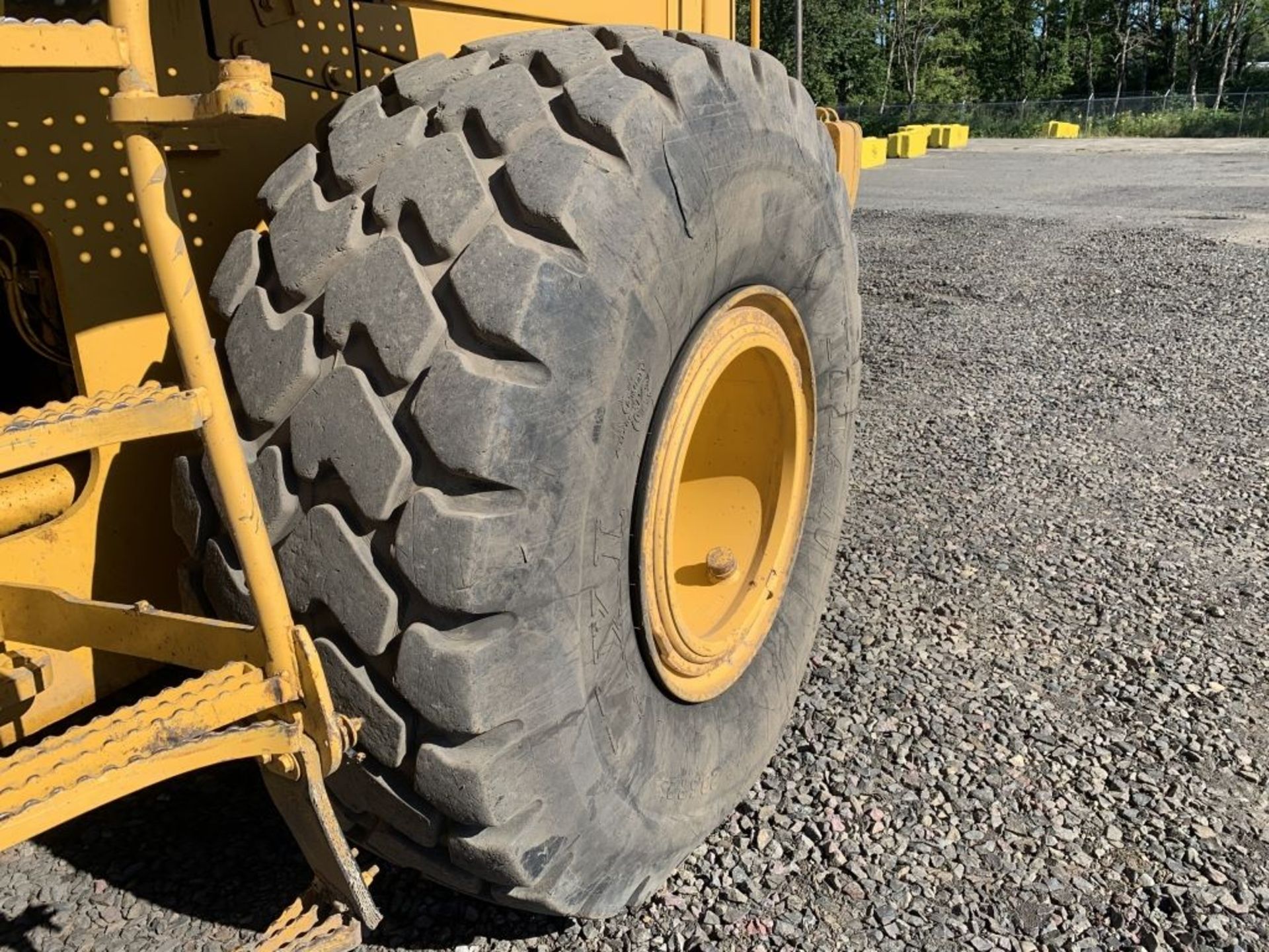 2004 John Deere 724J Wheel Loader - Image 11 of 25