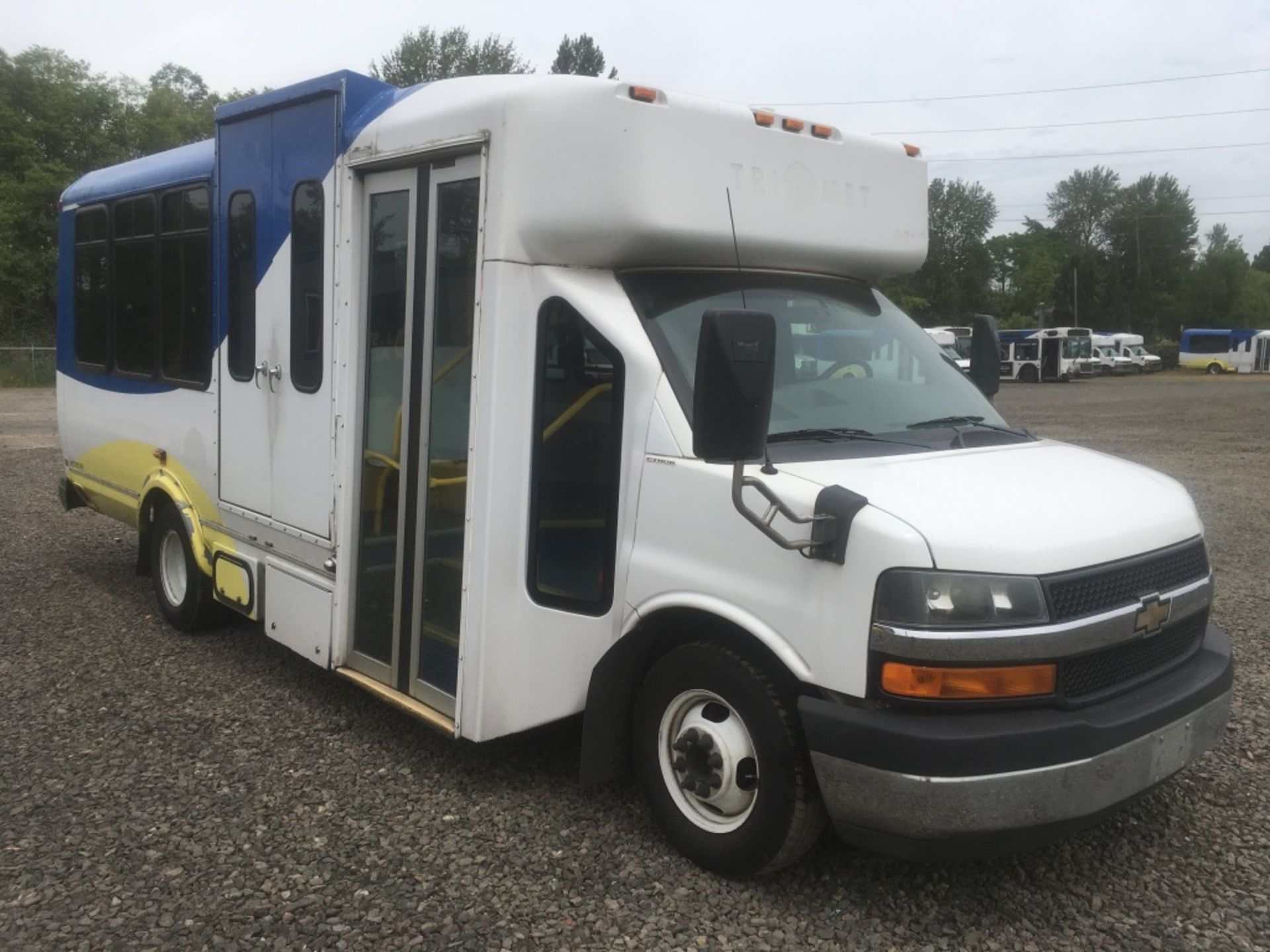 2011 Chevrolet 4500 Transit Bus - Image 2 of 27