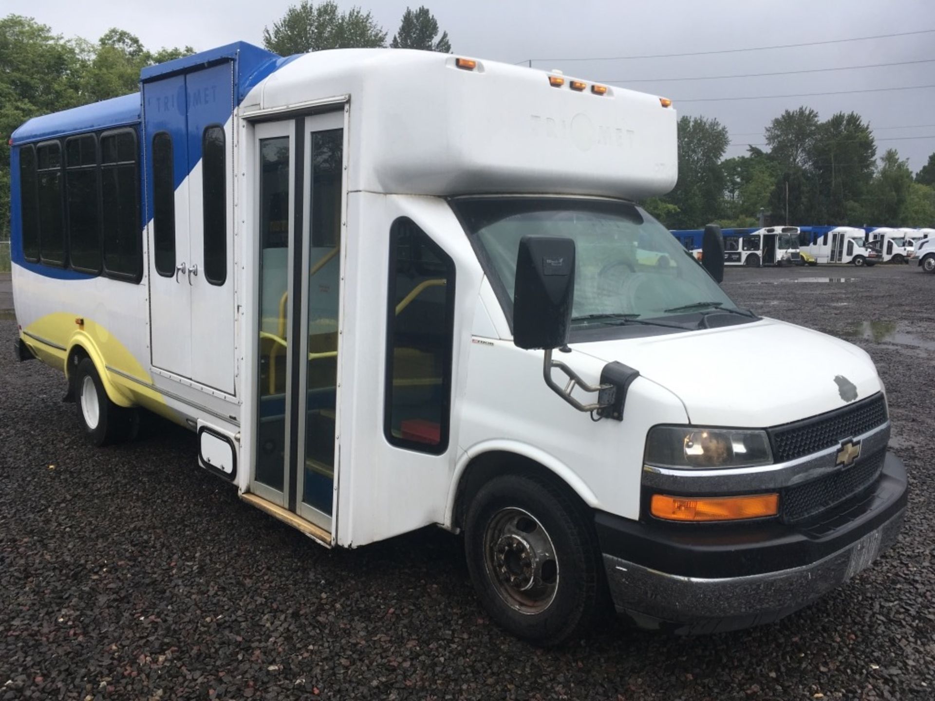 2011 Chevrolet 4500 Transit Bus - Image 2 of 24