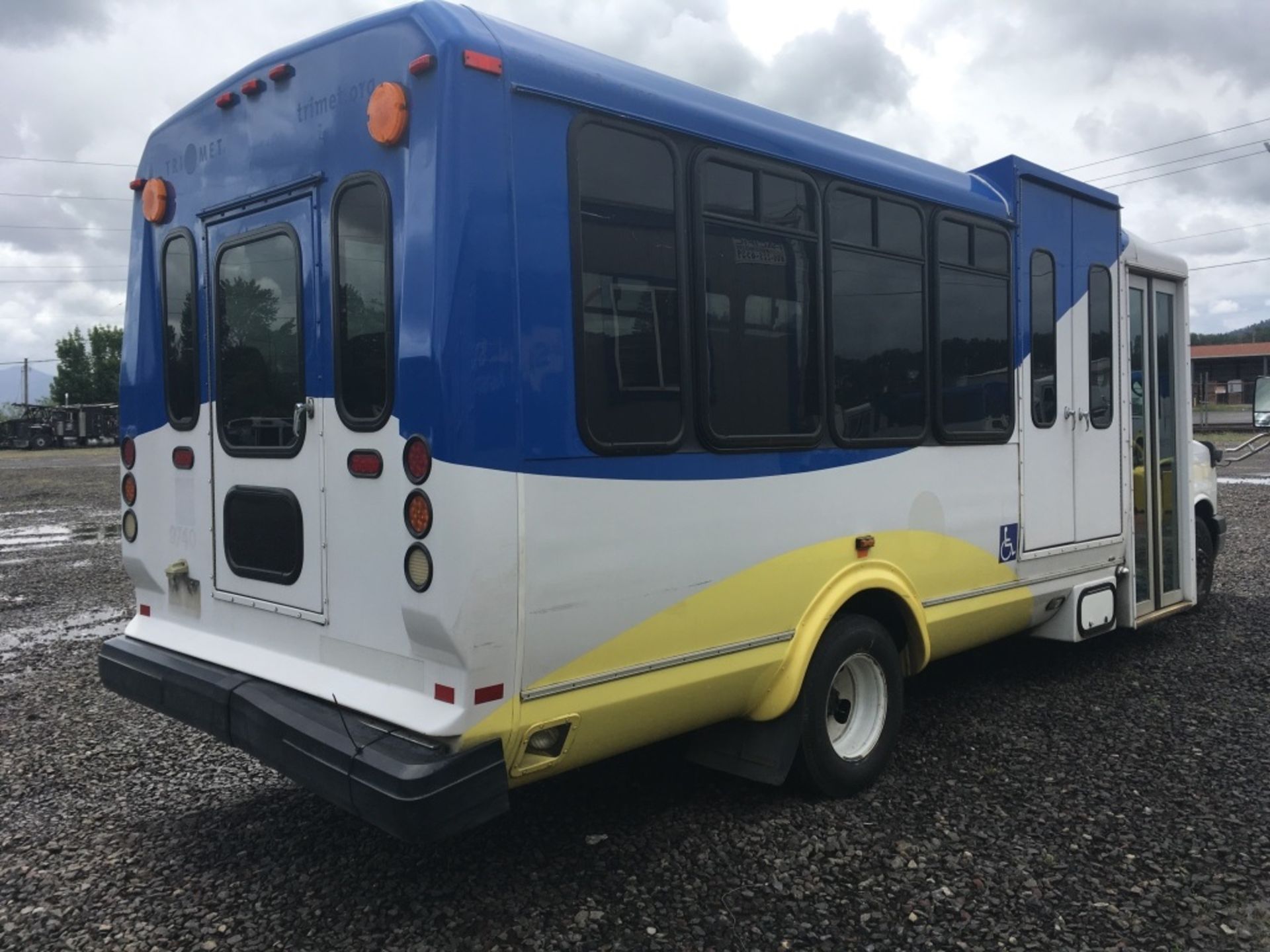 2011 Chevrolet 4500 Transit Bus - Image 3 of 26